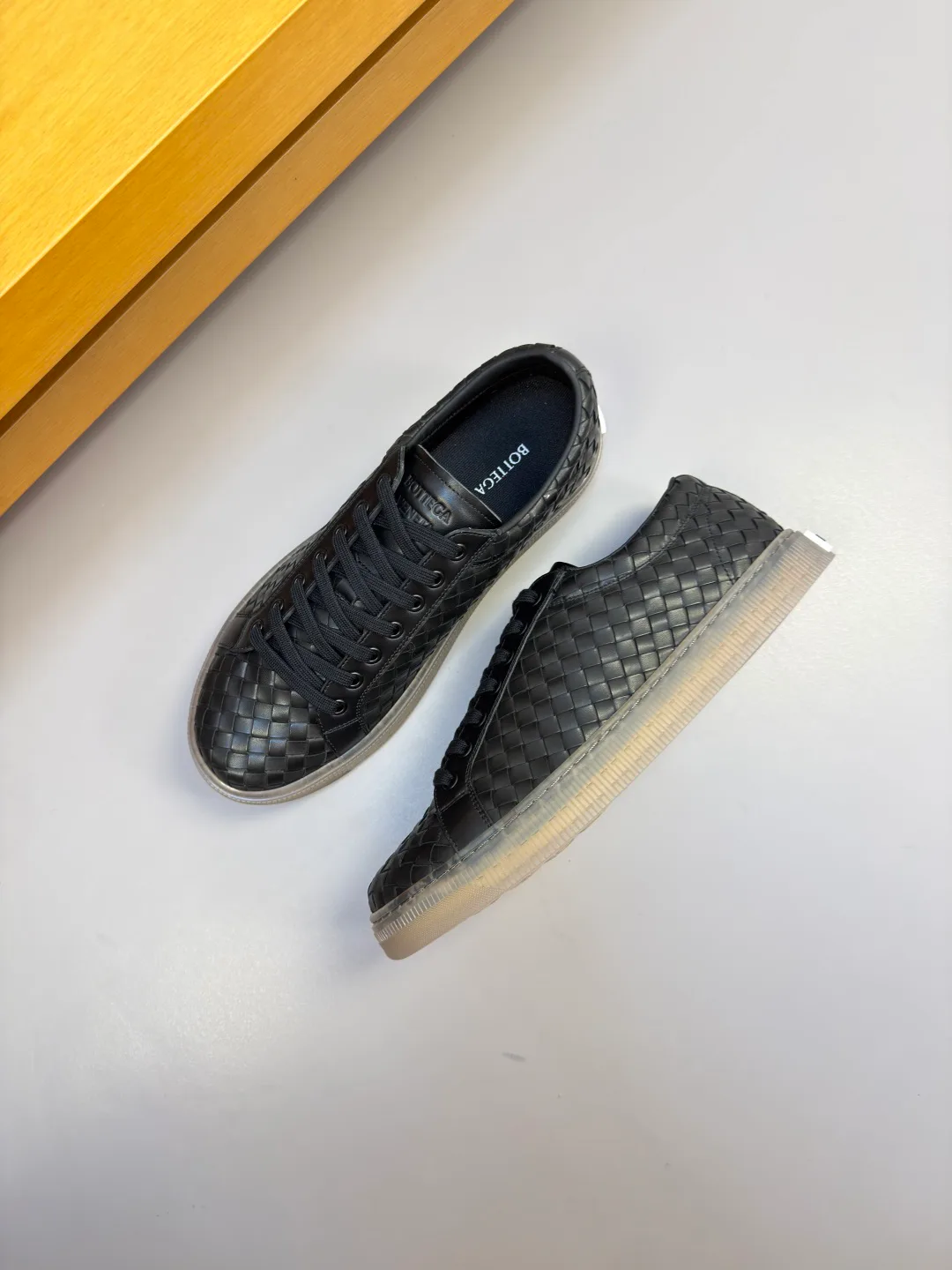 Кроссовки Мужские Bottega Veneta 18744076