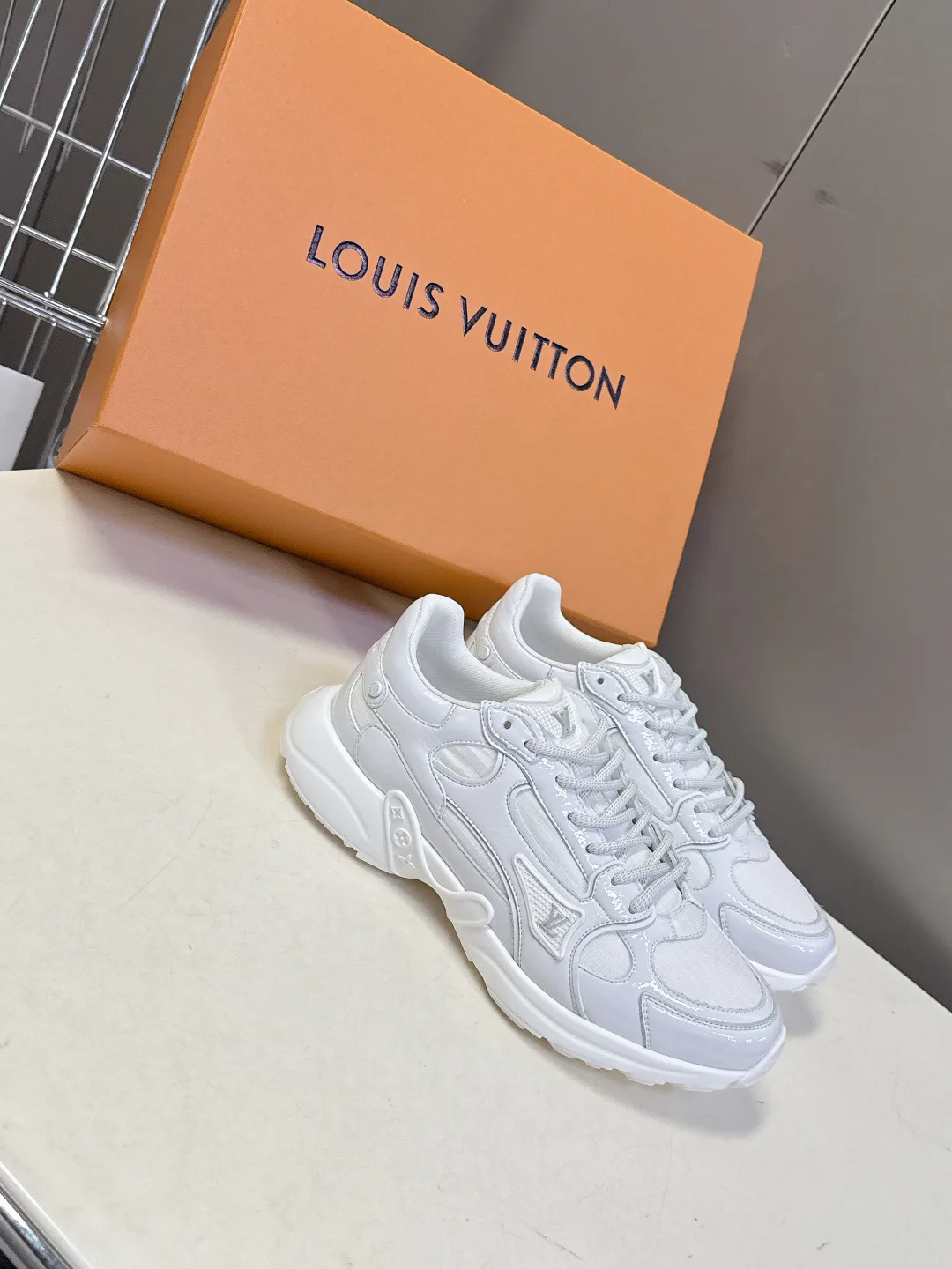 Кроссовки Женские Louis Vuitton 11152710