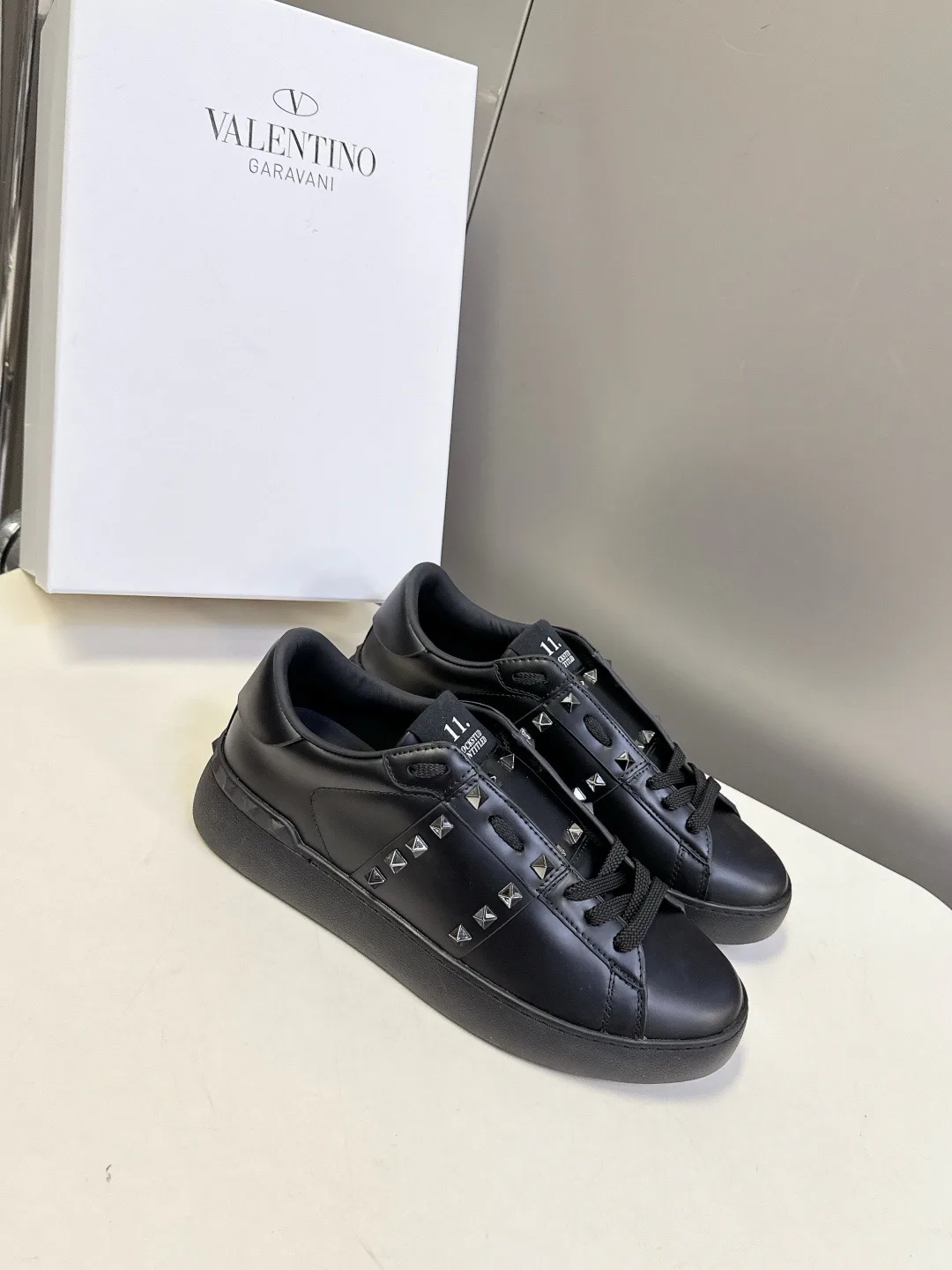 Кроссовки Женские Valentino 18817574