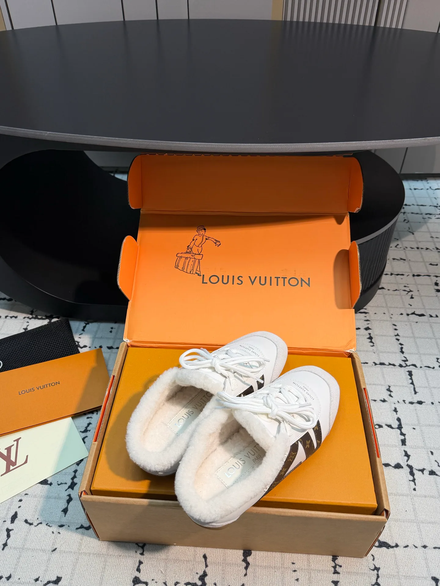 Кроссовки Женские Louis Vuitton 19411162