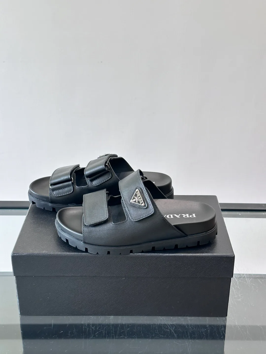 Шлепанцы Женские Prada 17689188