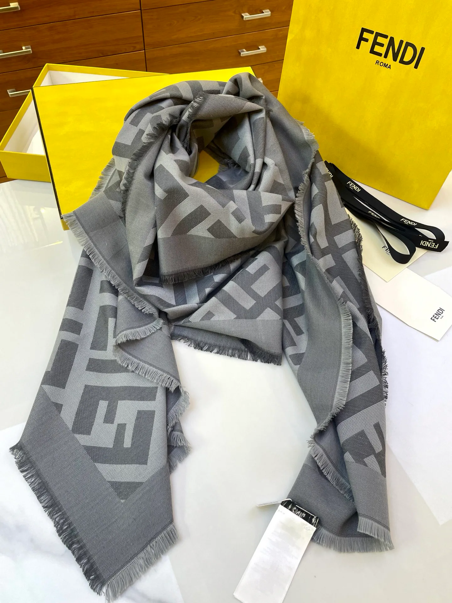 Шарфы Fendi 1981506