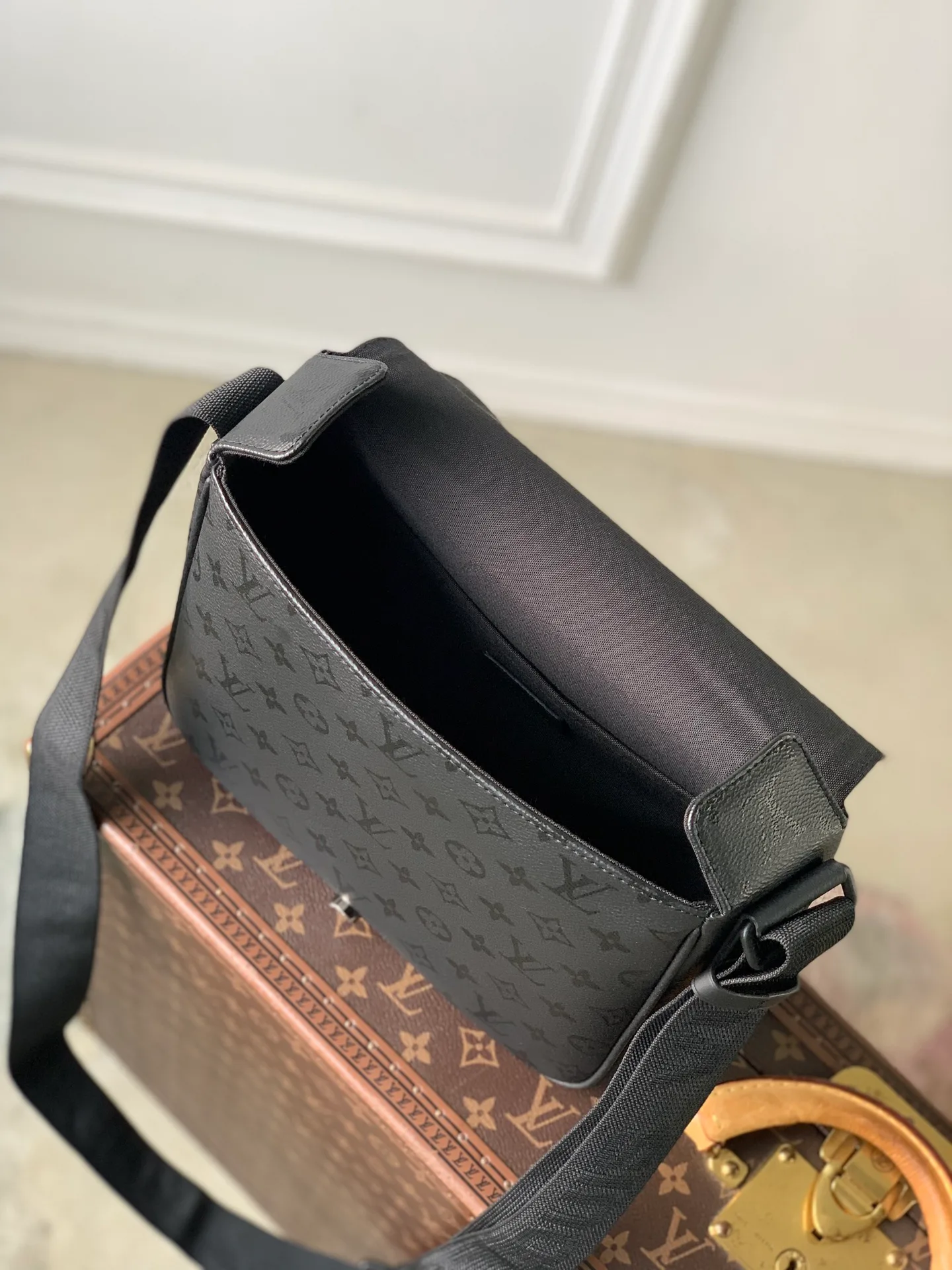 Сумки На Ремне Женские Louis Vuitton 18147470