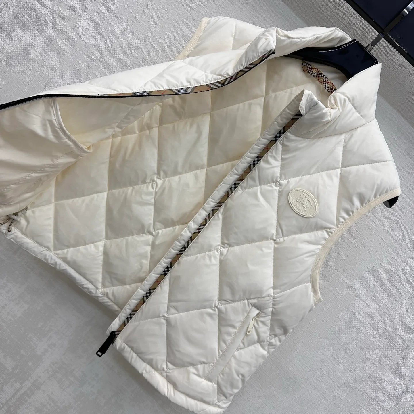 Жилеты Женские Burberry 18555711
