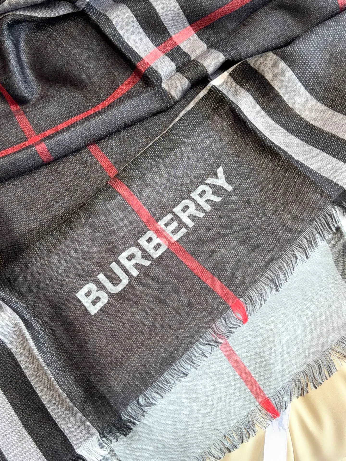 Шарфы Burberry 18401187