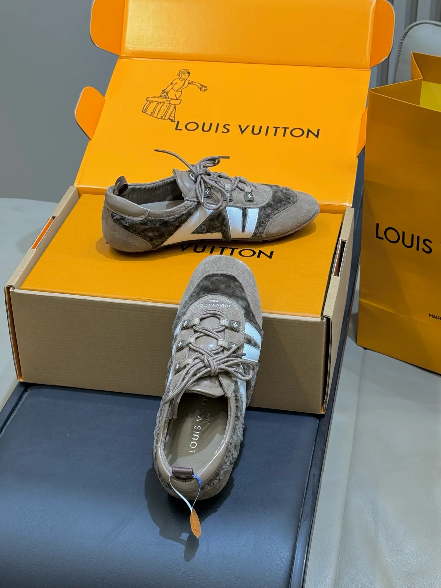 Кроссовки Женские Louis Vuitton 1130770