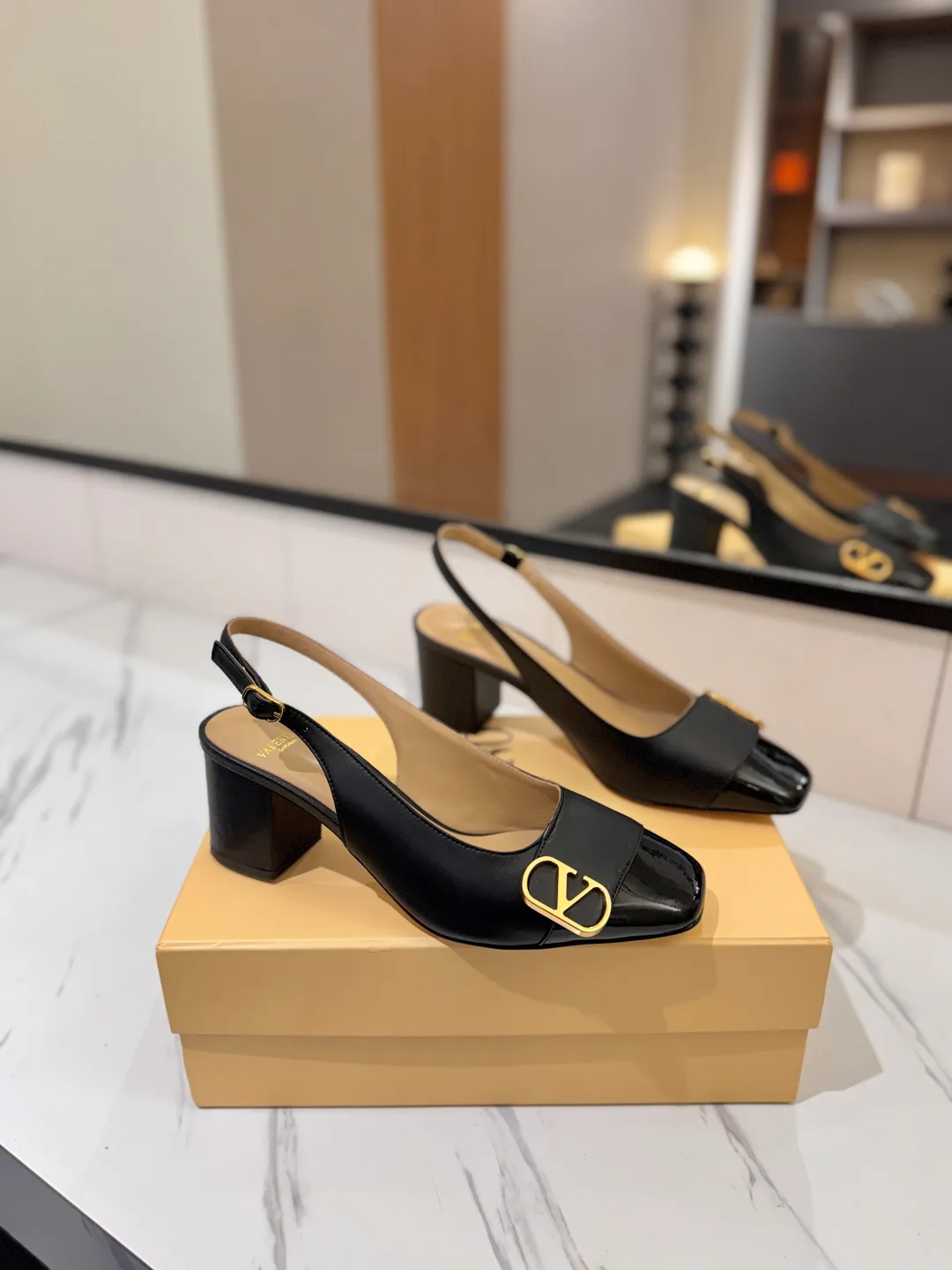 Босоножки Женские Valentino 18134906