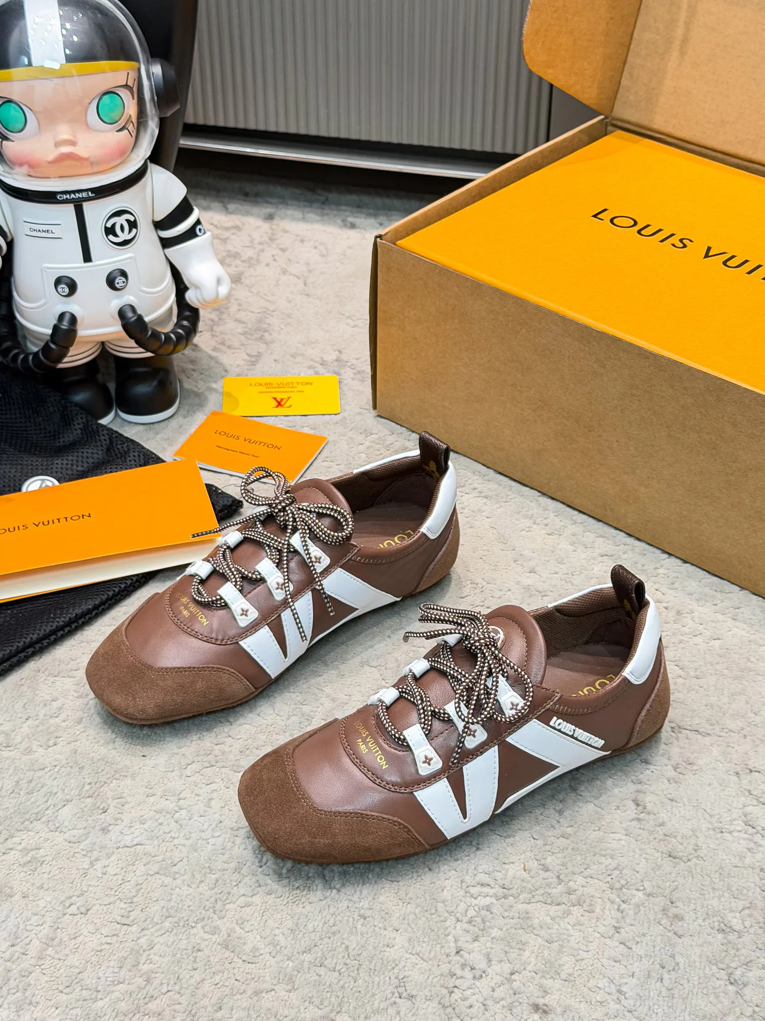 Кроссовки Женские Louis Vuitton 19043366