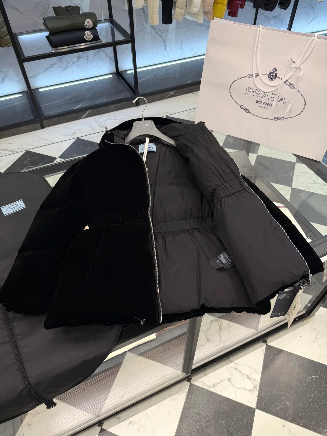 Куртки И Пуховики Женские Prada 19421693