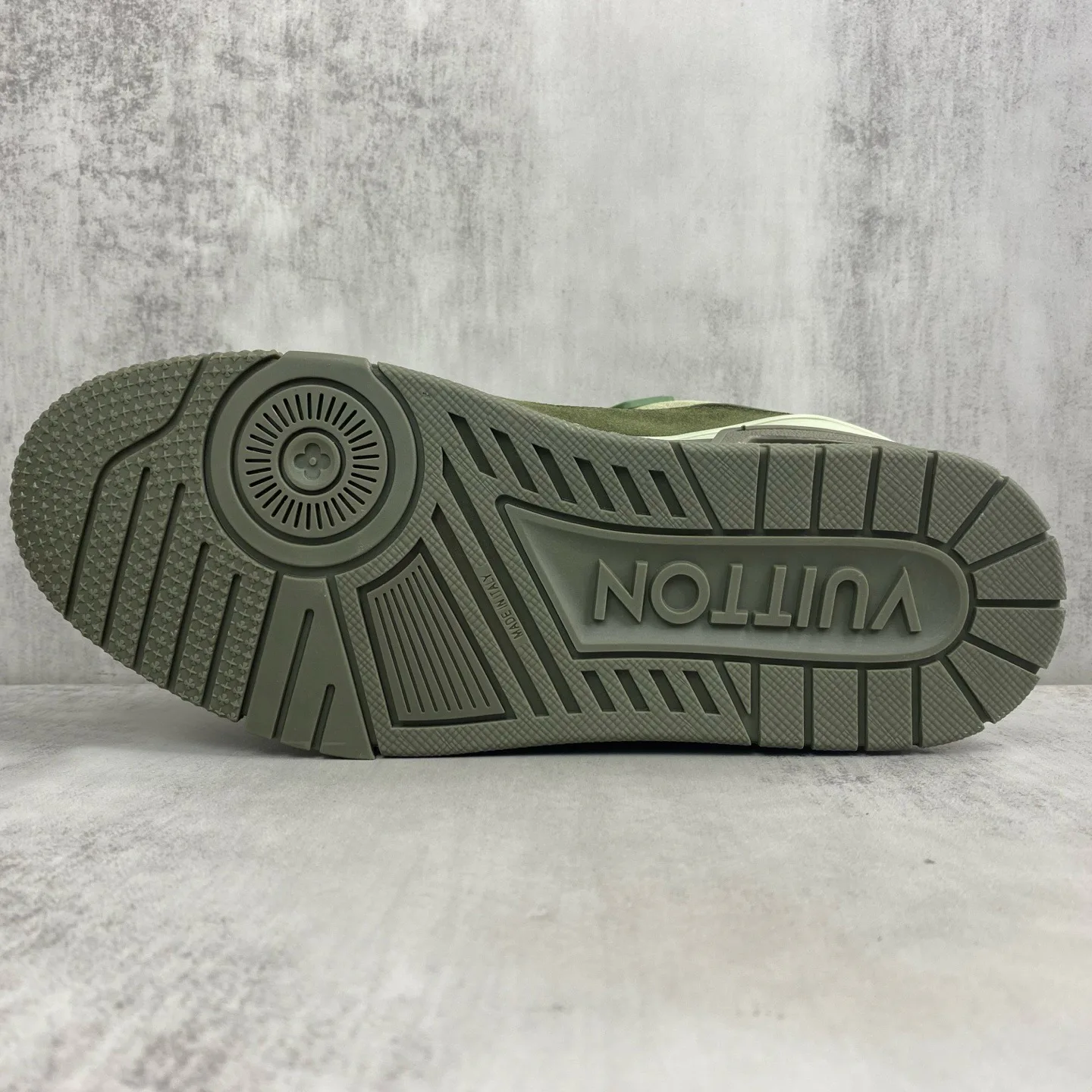 Кроссовки Женские Louis Vuitton 155152