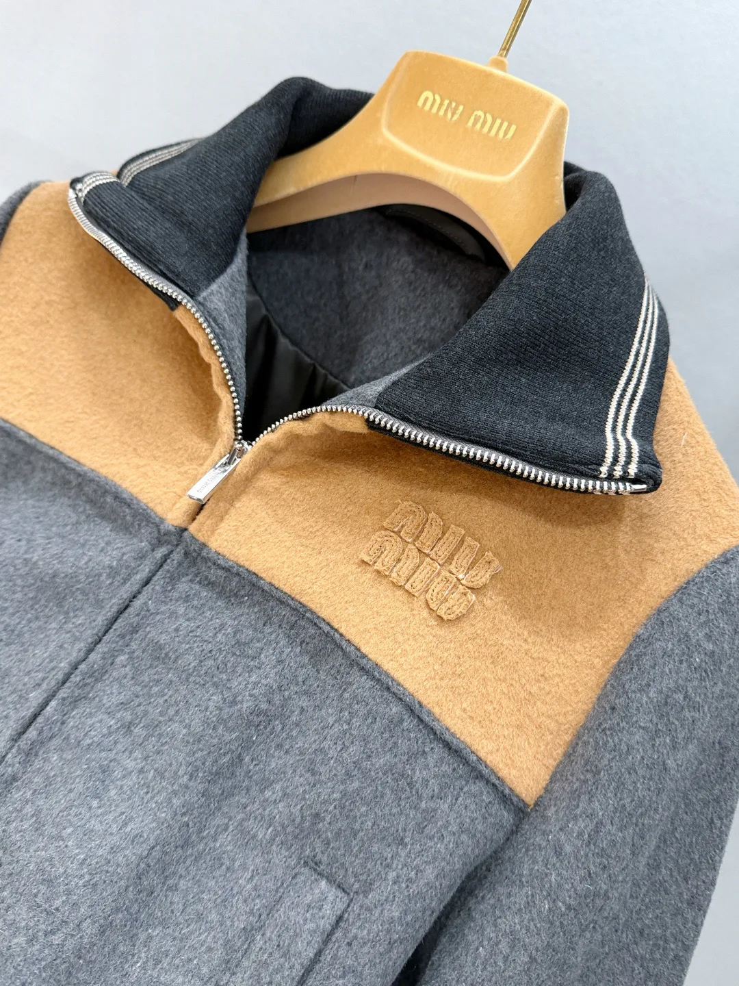 Куртки И Пуховики Женские Miu Miu 1222649