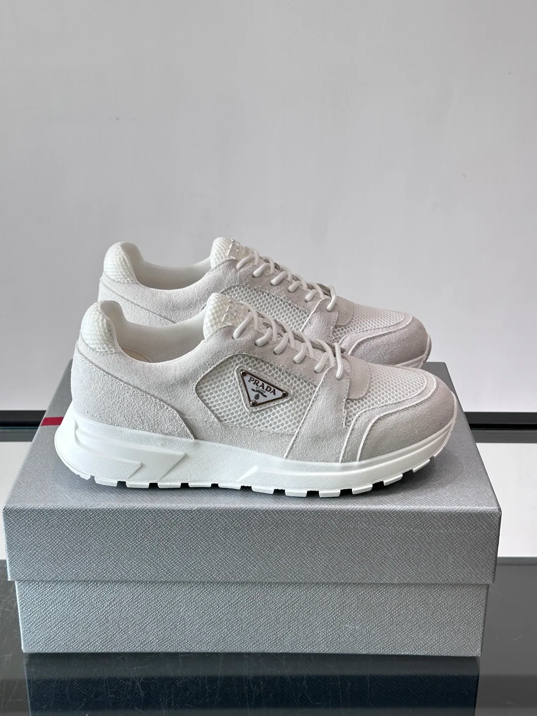 Кроссовки Женские Prada 18102649