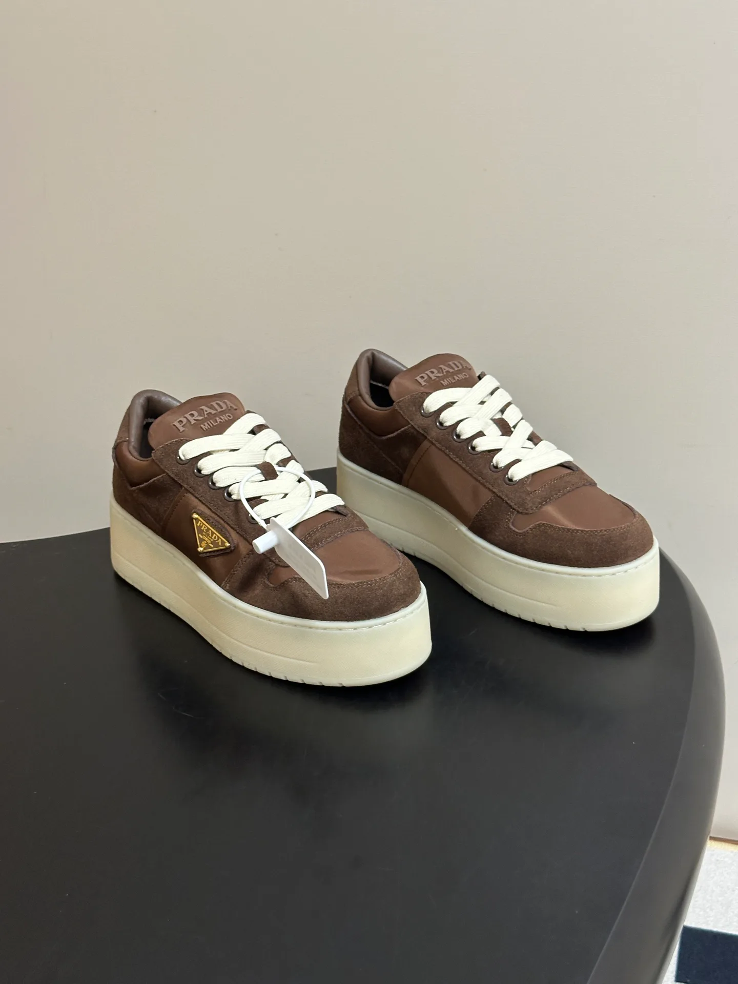 Кроссовки Женские Prada 18041555