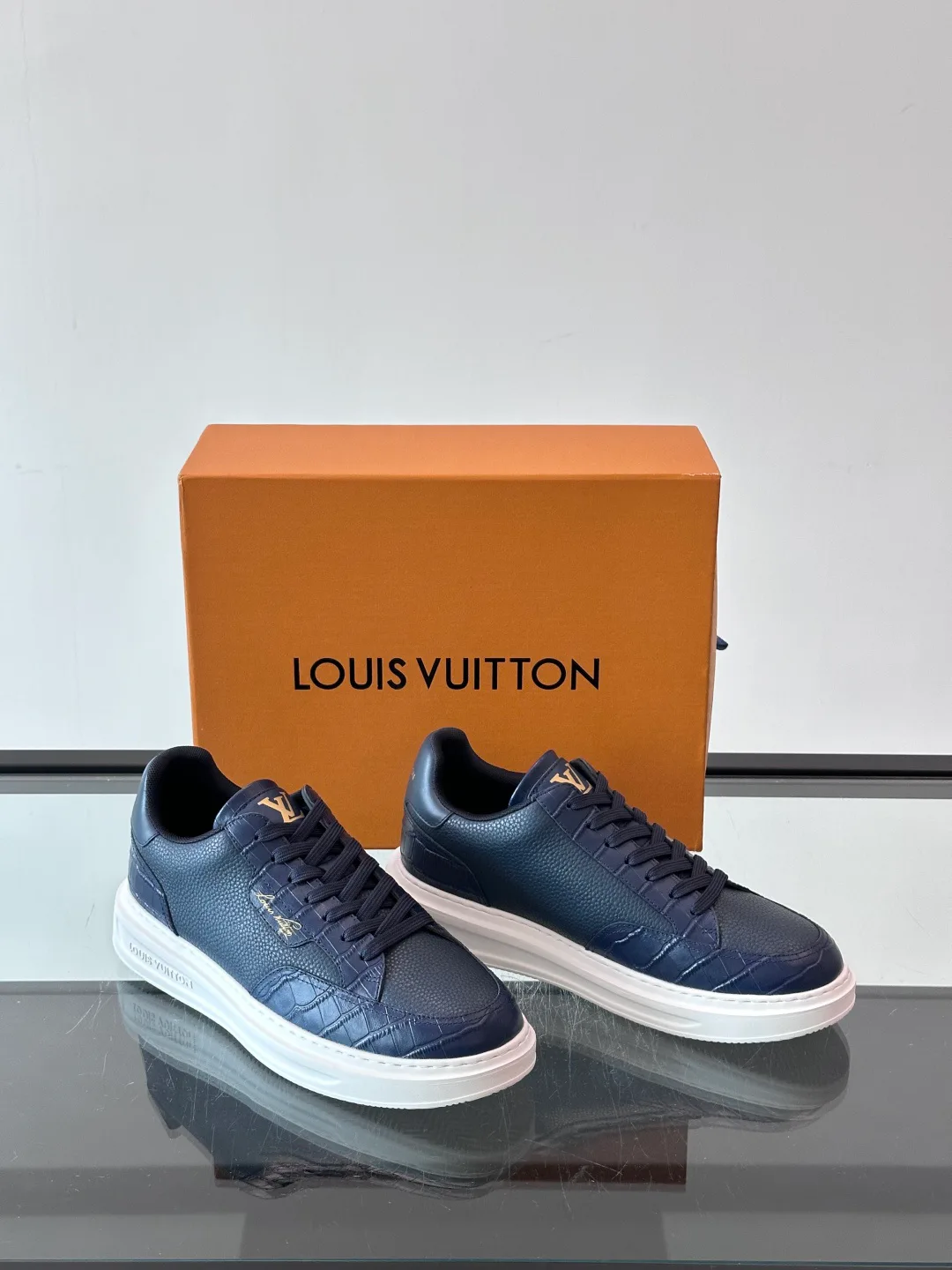 Кроссовки Женские Louis Vuitton 18400577