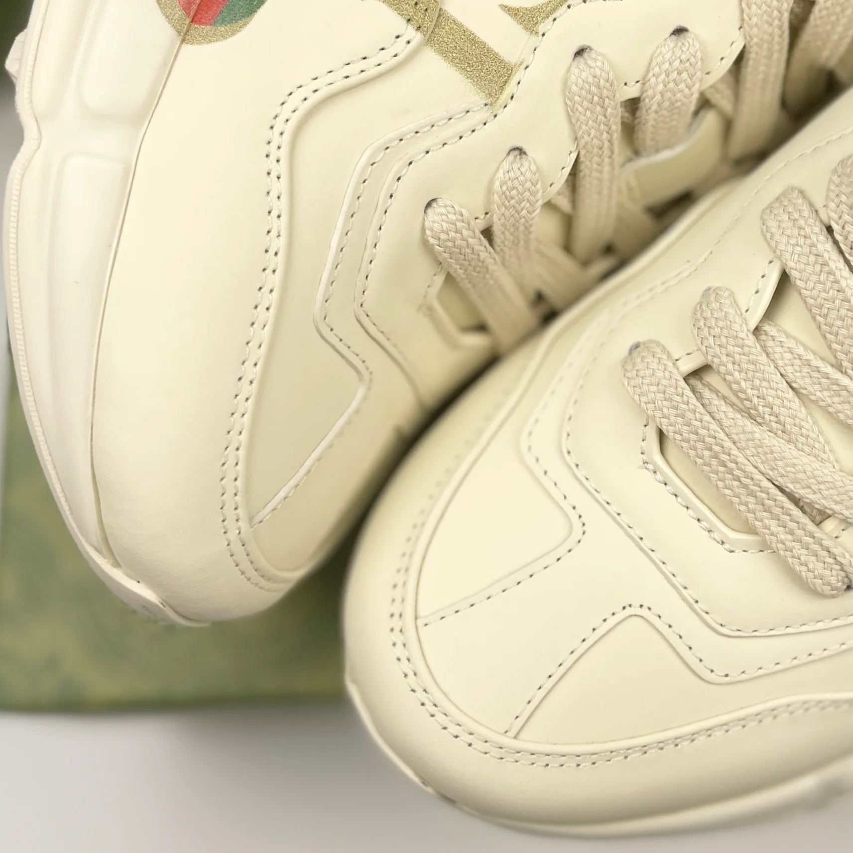 Кроссовки Женские Gucci 5879899