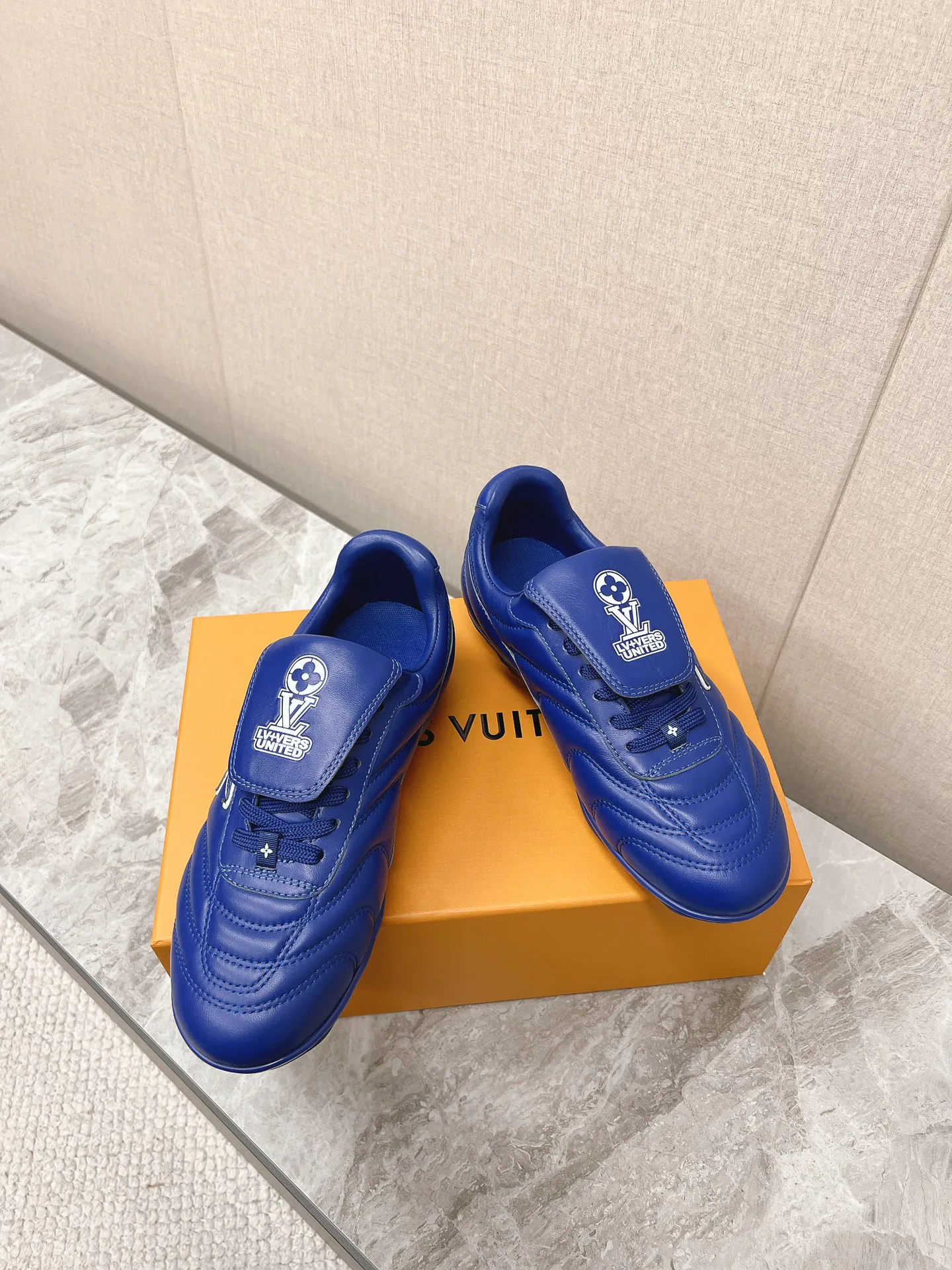 Кроссовки Женские Louis Vuitton 22143