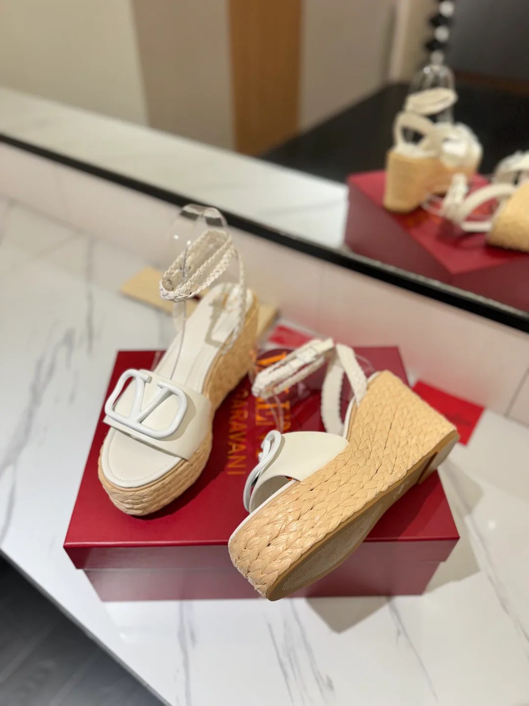 Босоножки Женские Valentino 17946624