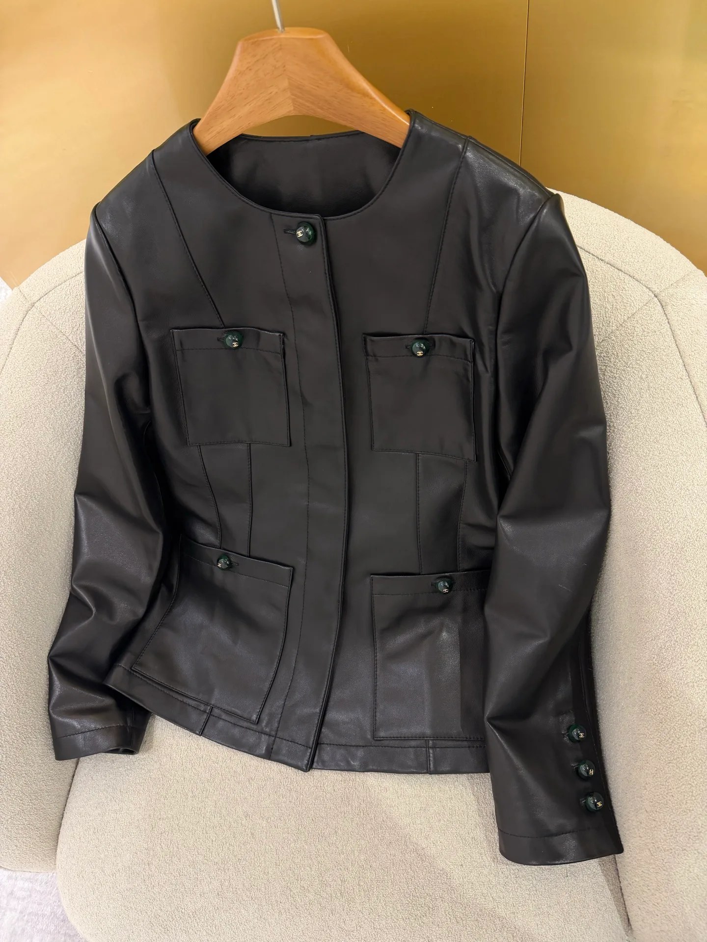 Кожаные Куртки И Дублёнки Женские Chanel 19358168