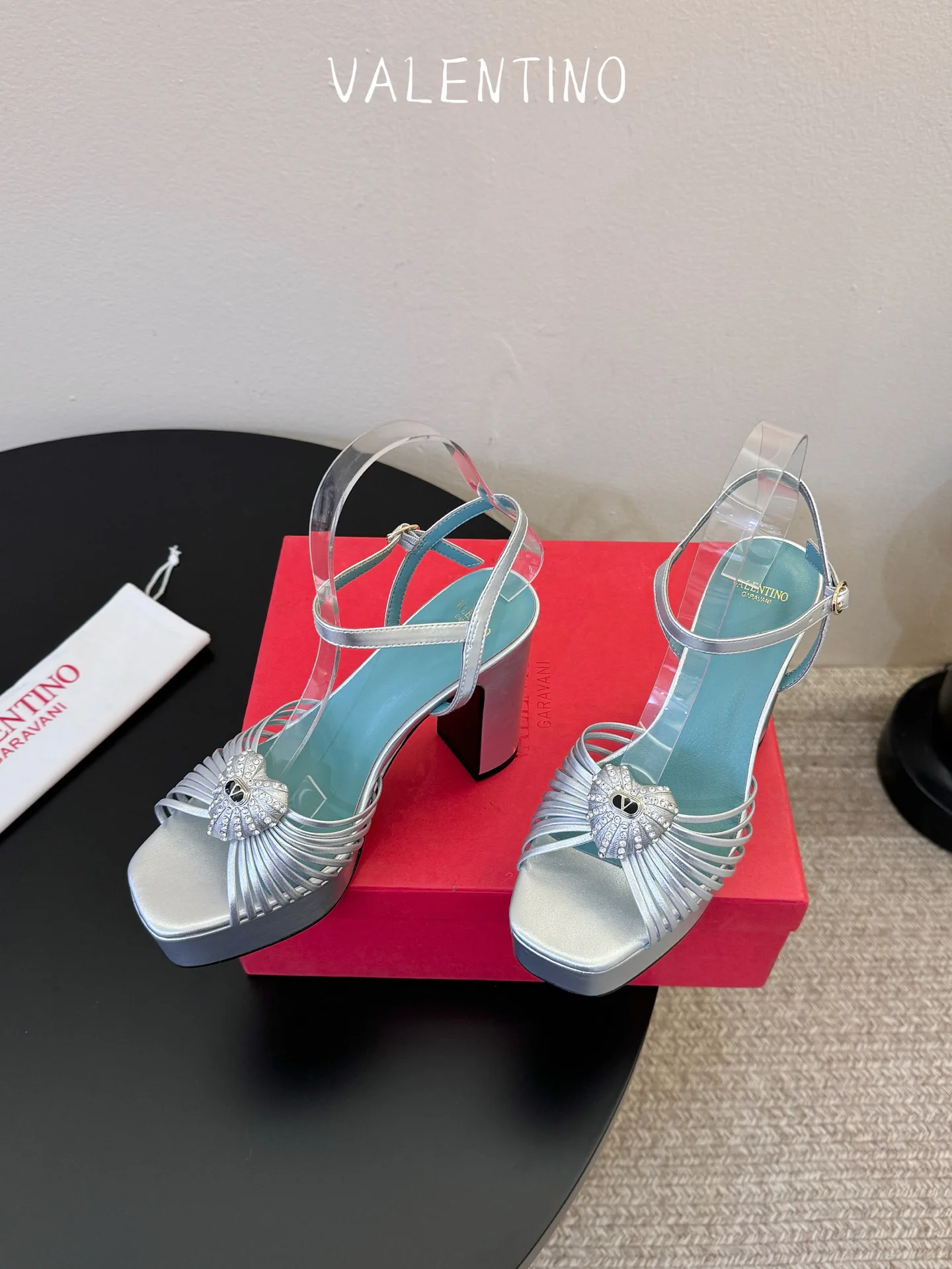 Босоножки Женские Valentino 17396954
