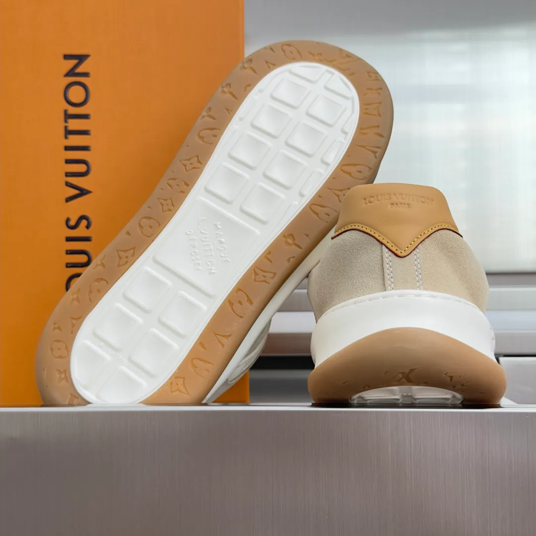 Кроссовки Женские Louis Vuitton 18703784
