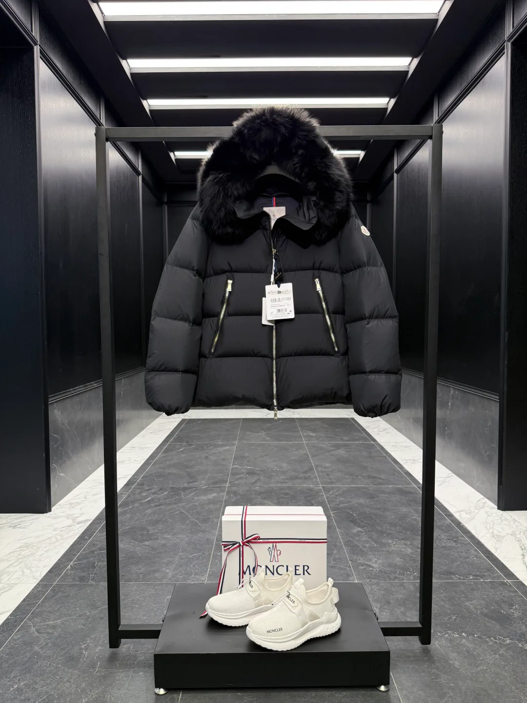 Куртки И Пуховики Женские Moncler 18510381