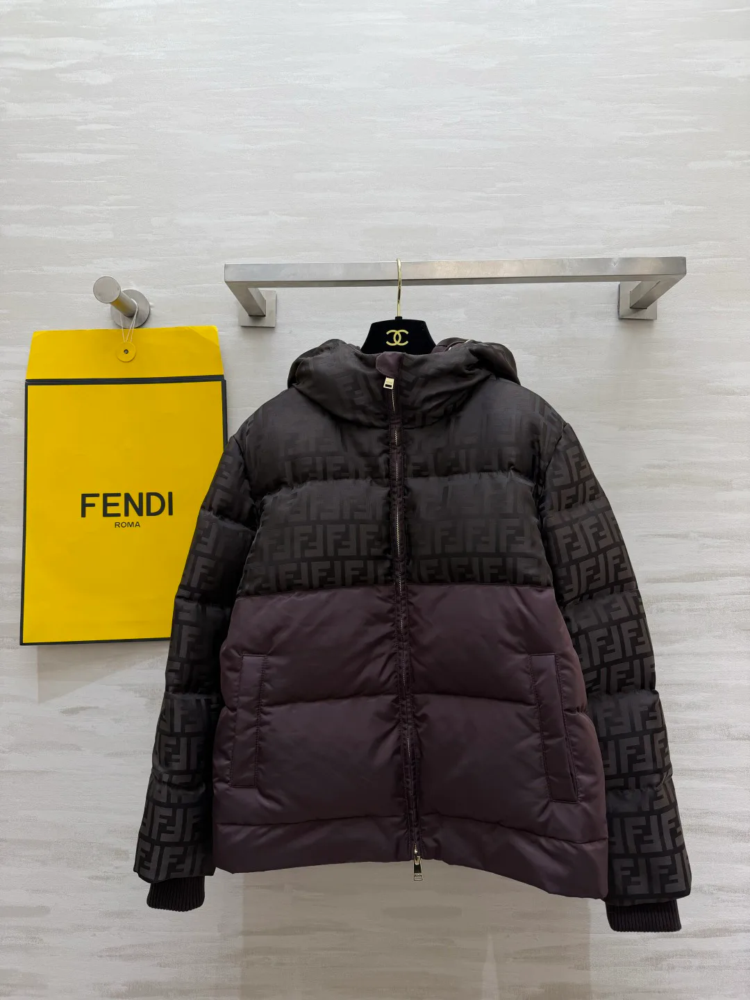 Куртки И Пуховики Женские Fendi 18768147