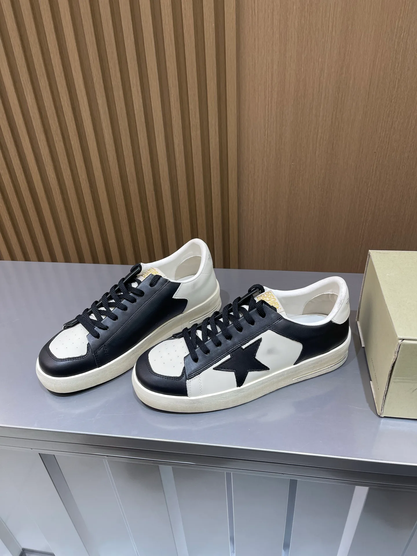 Кроссовки Женские Golden Goose 19466426