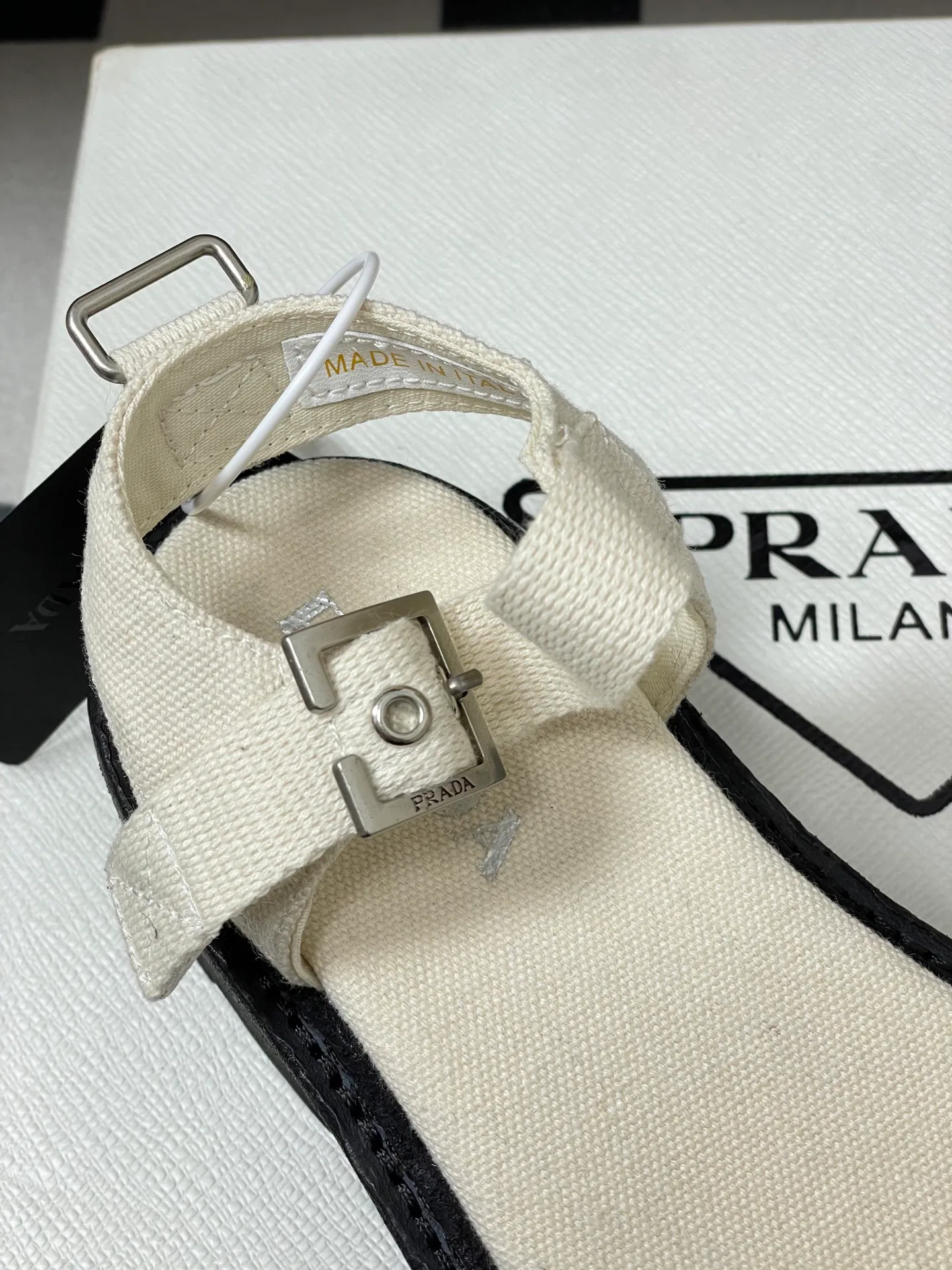 Босоножки Женские Prada 10993975