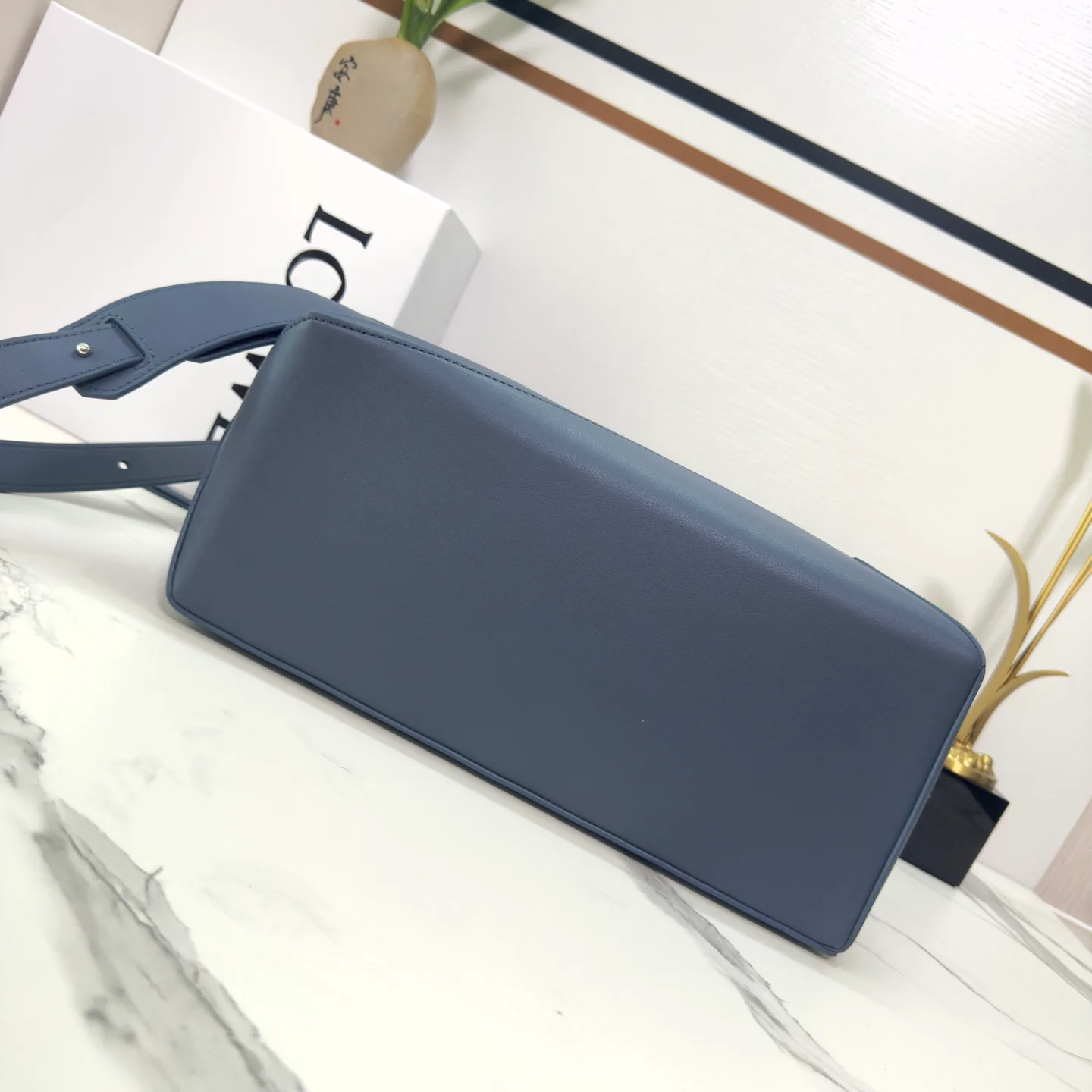 Классические Сумки Женские Loewe 18030370