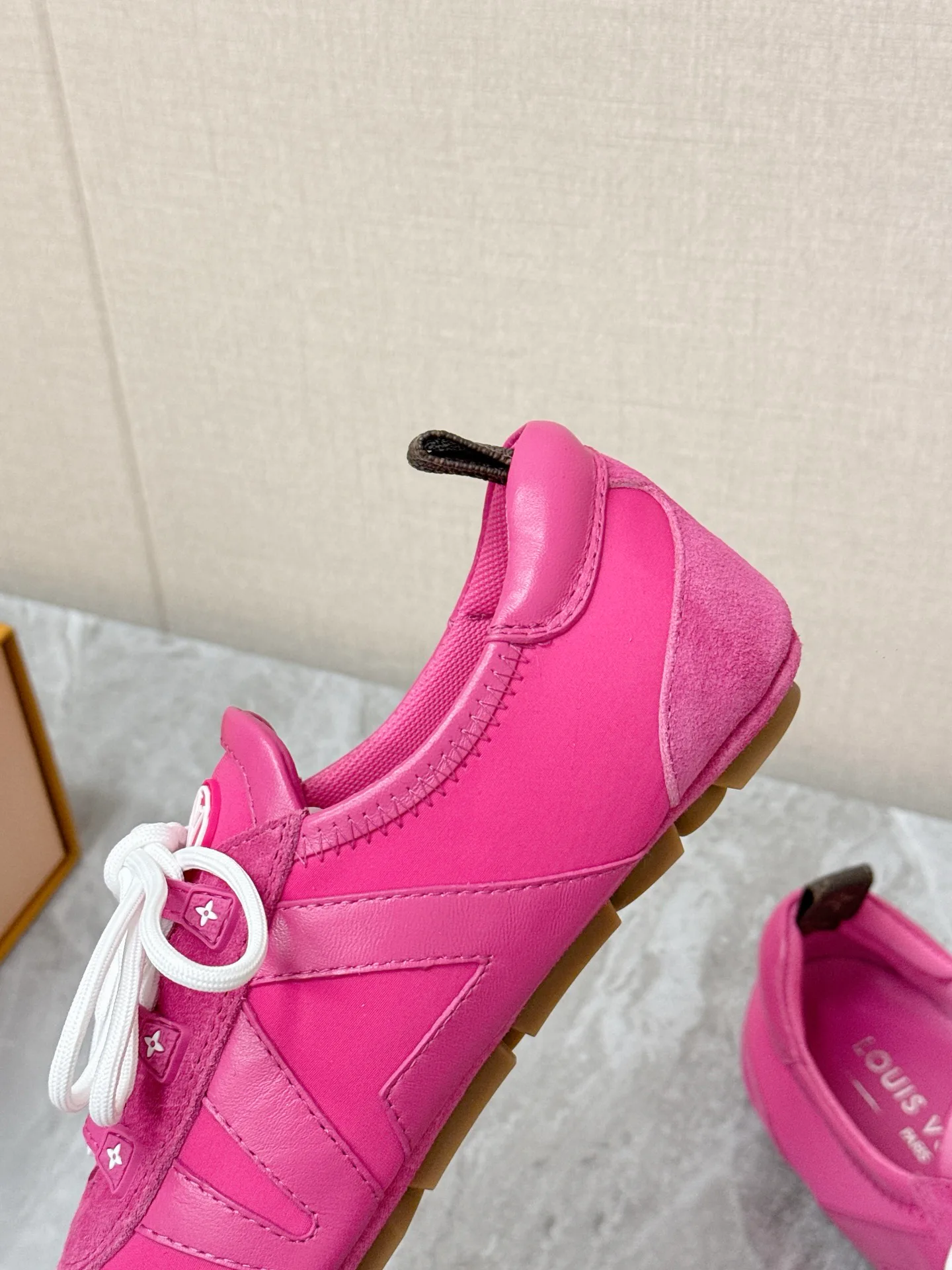 Кроссовки Женские Louis Vuitton 2625306