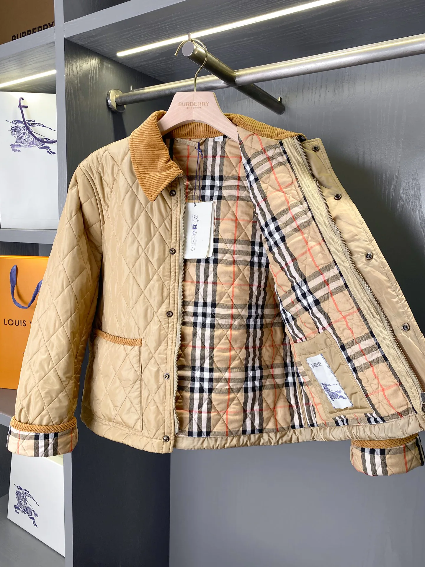 Куртки И Пуховики Женские Burberry 18512999