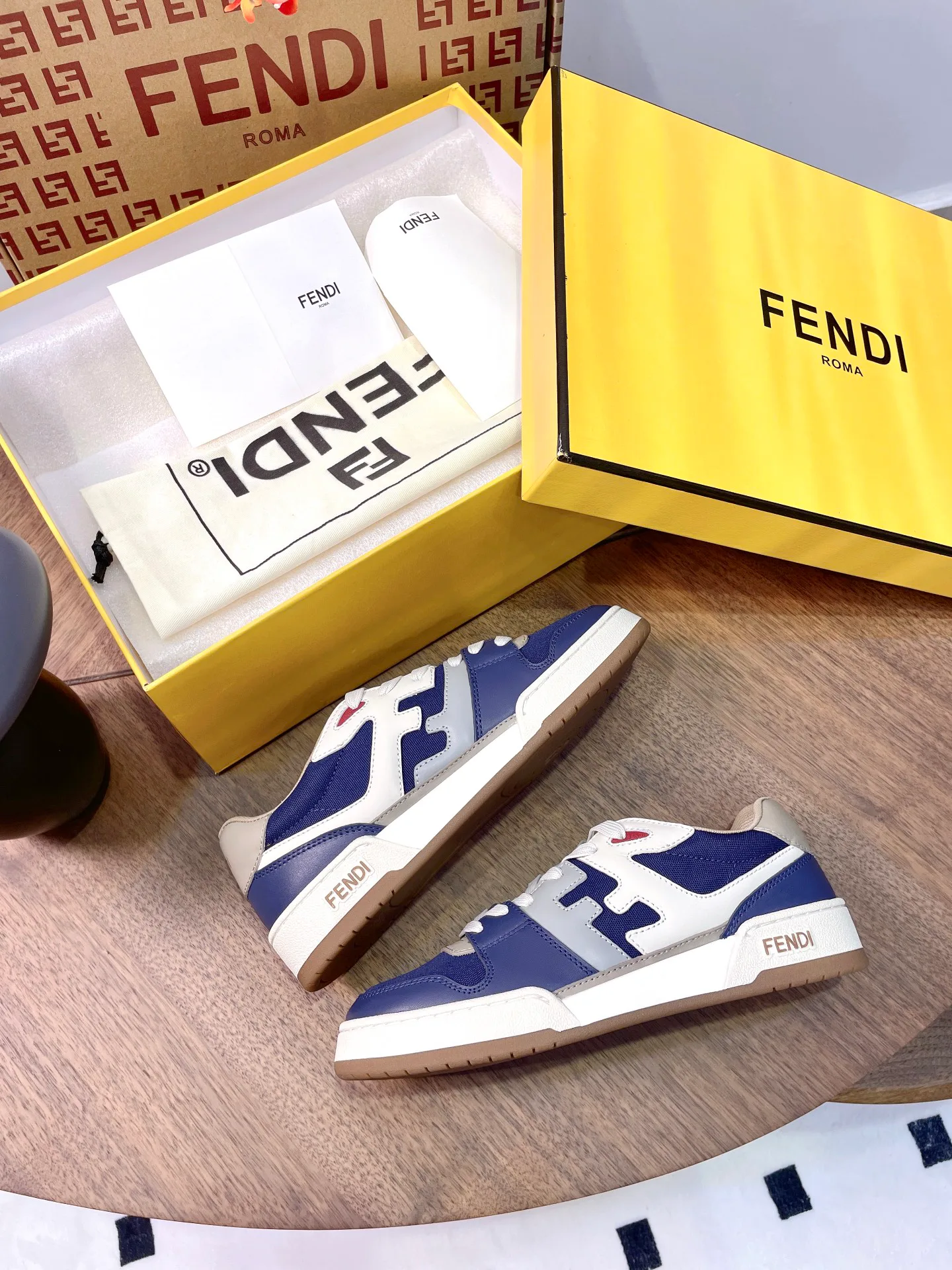 Кроссовки Женские Fendi 17957373