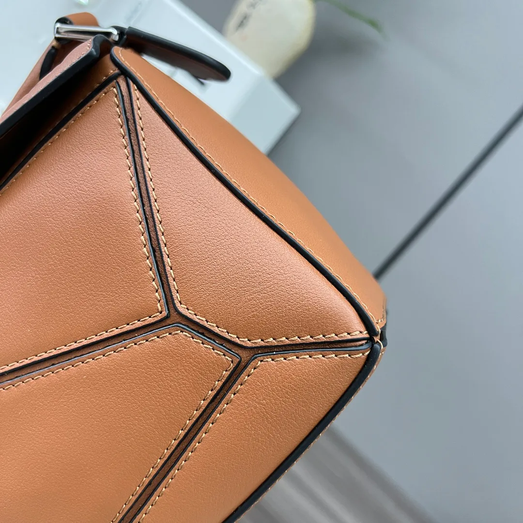 Классические Сумки Женские Loewe 11674587