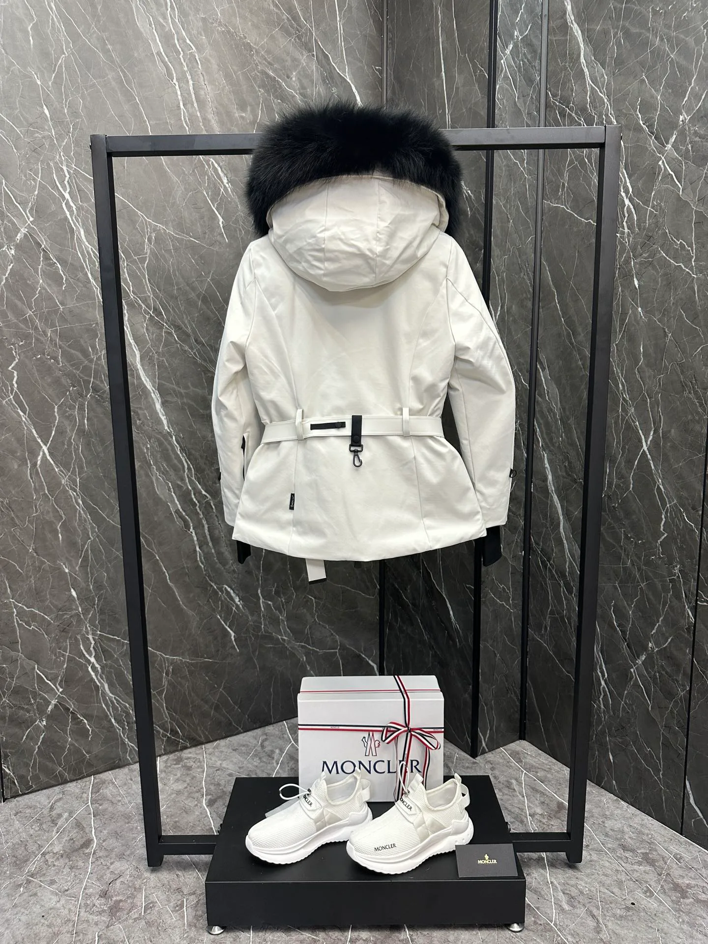 Куртки И Пуховики Женские Moncler 18600094