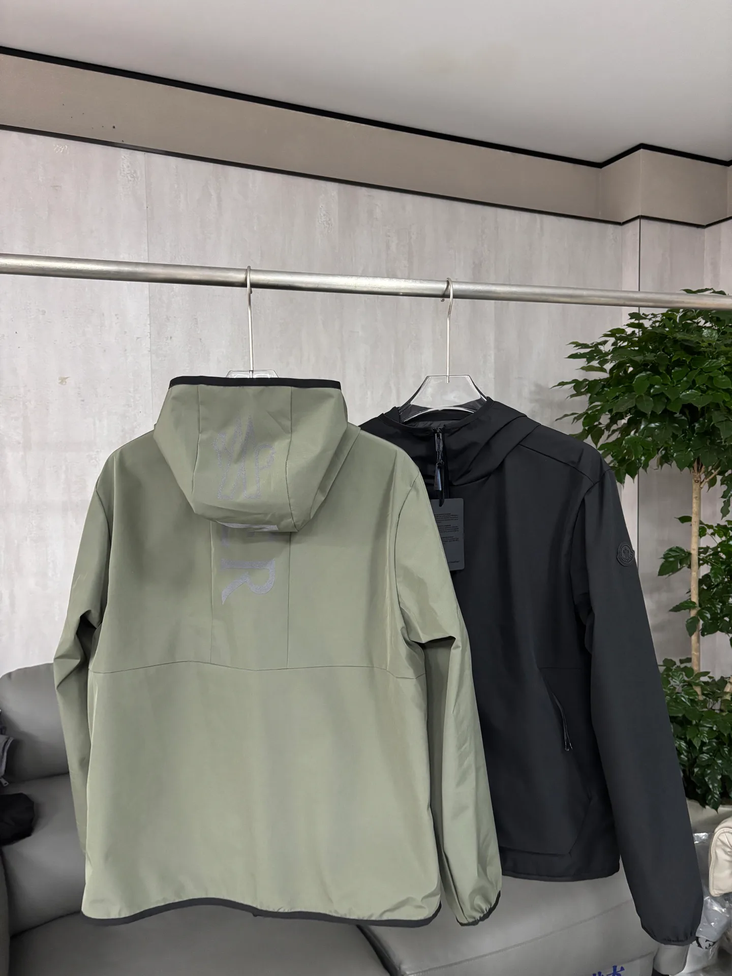 Куртки И Пуховики Женские Moncler 11459432