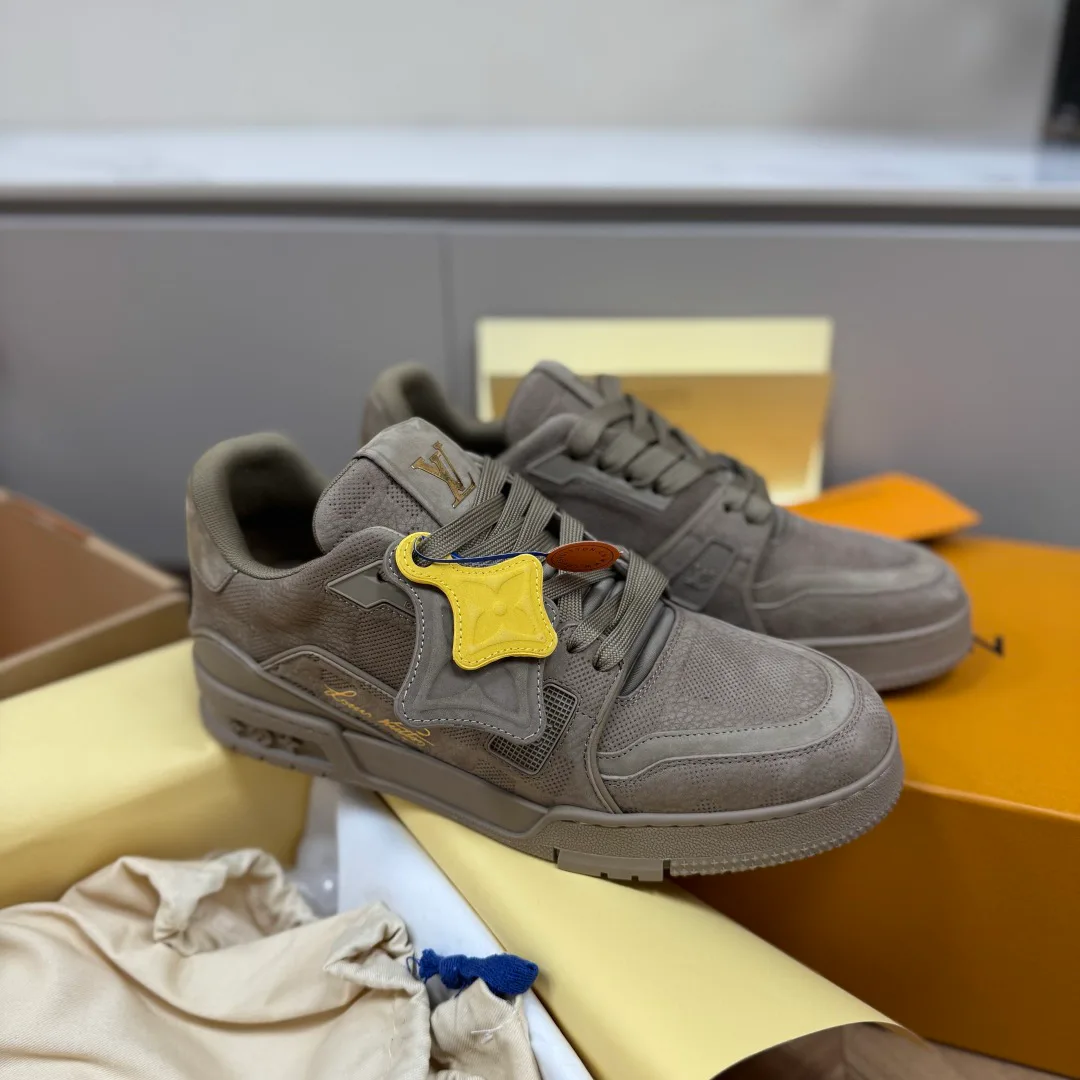 Кроссовки Женские Louis Vuitton 2405201