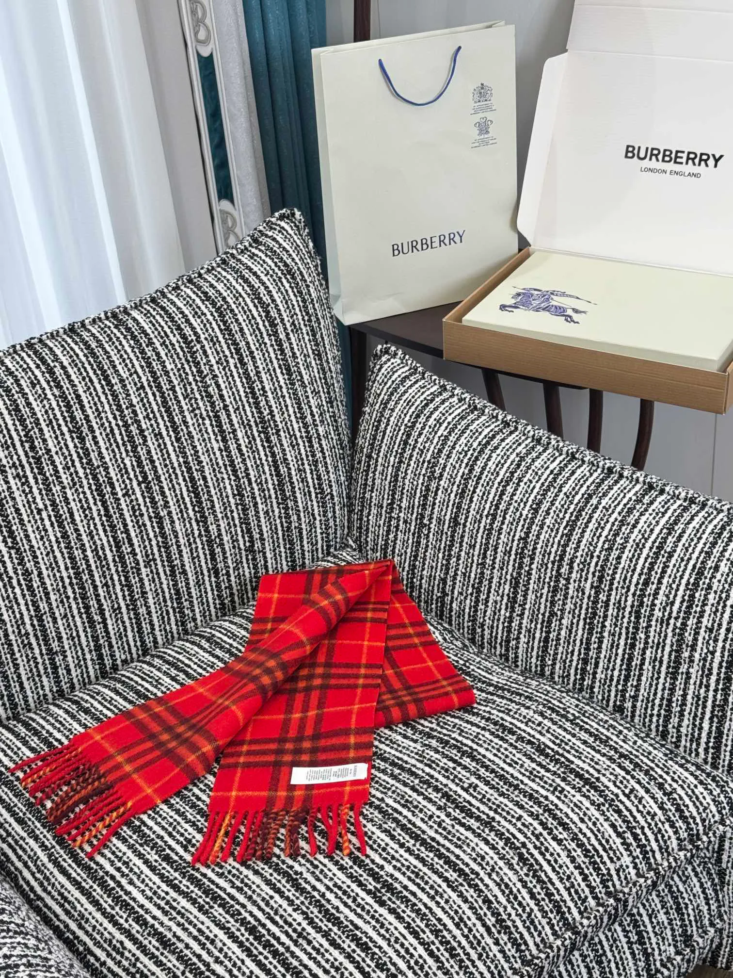 Шарфы Burberry 18287396