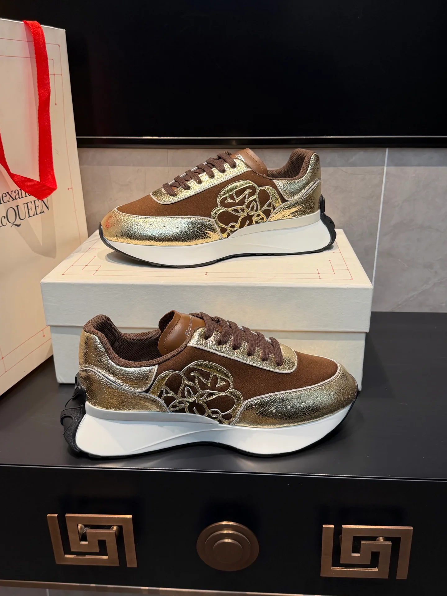 Кроссовки Женские Alexander Mcqueen 18891467
