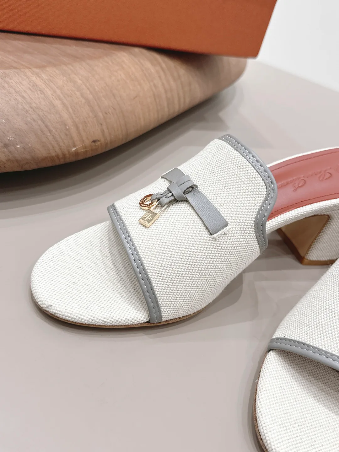 Сандалии Женские Loro Piana 13269169