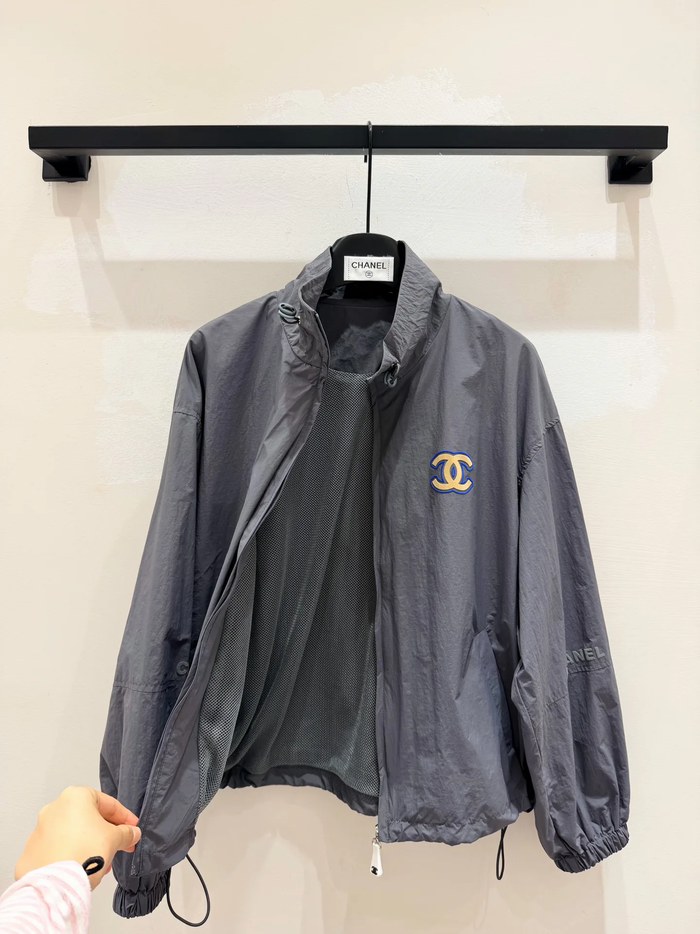Куртки И Пуховики Женские Chanel 11888689