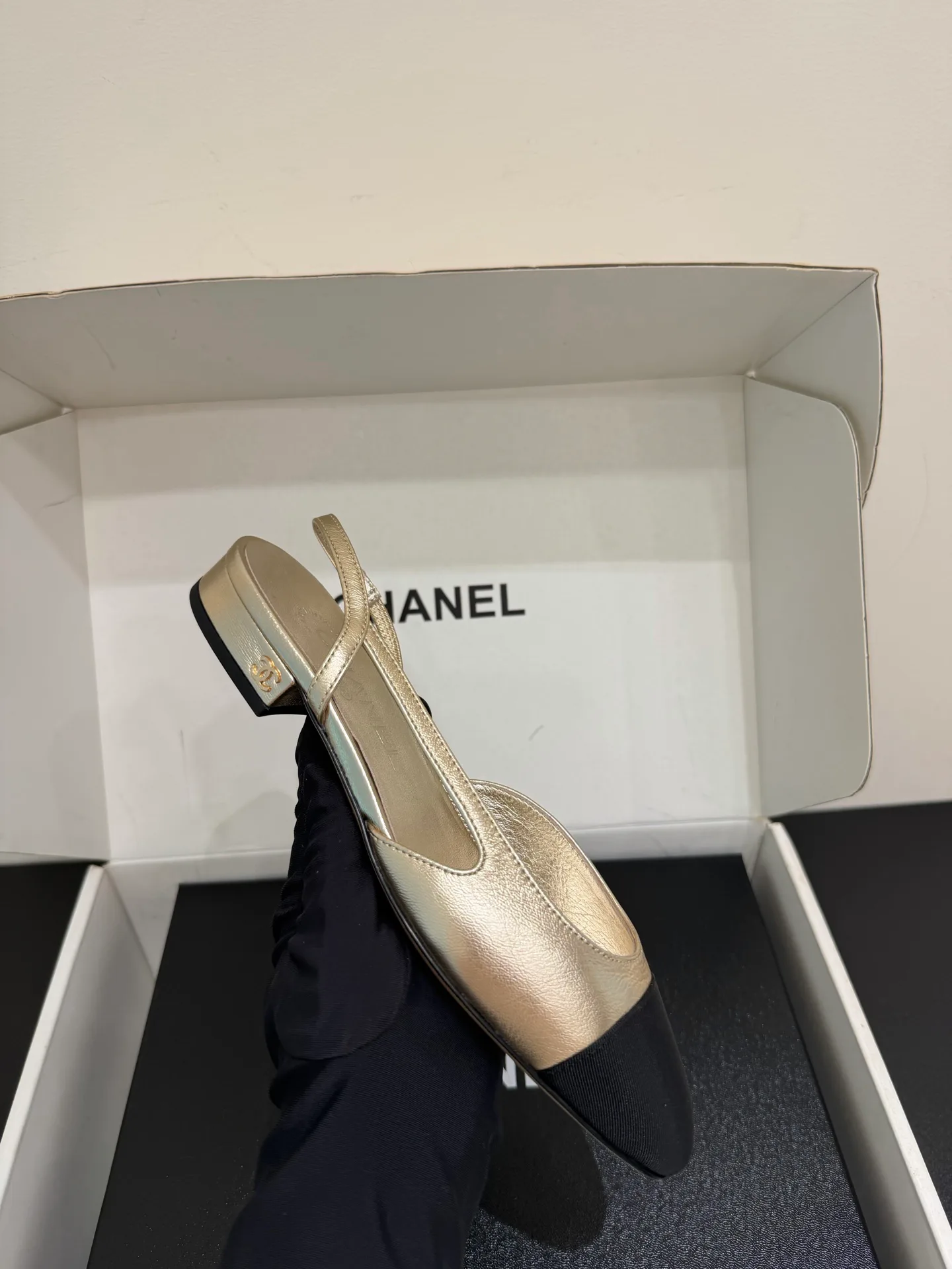 Босоножки Женские Chanel 18080108