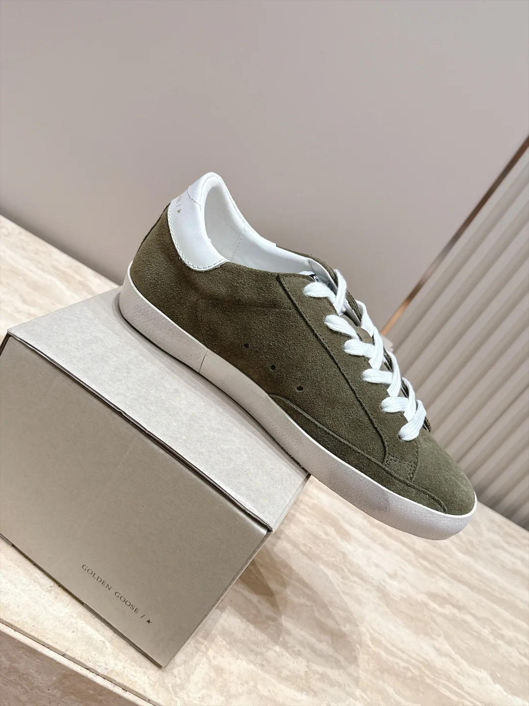Кроссовки Женские Golden Goose 17963440