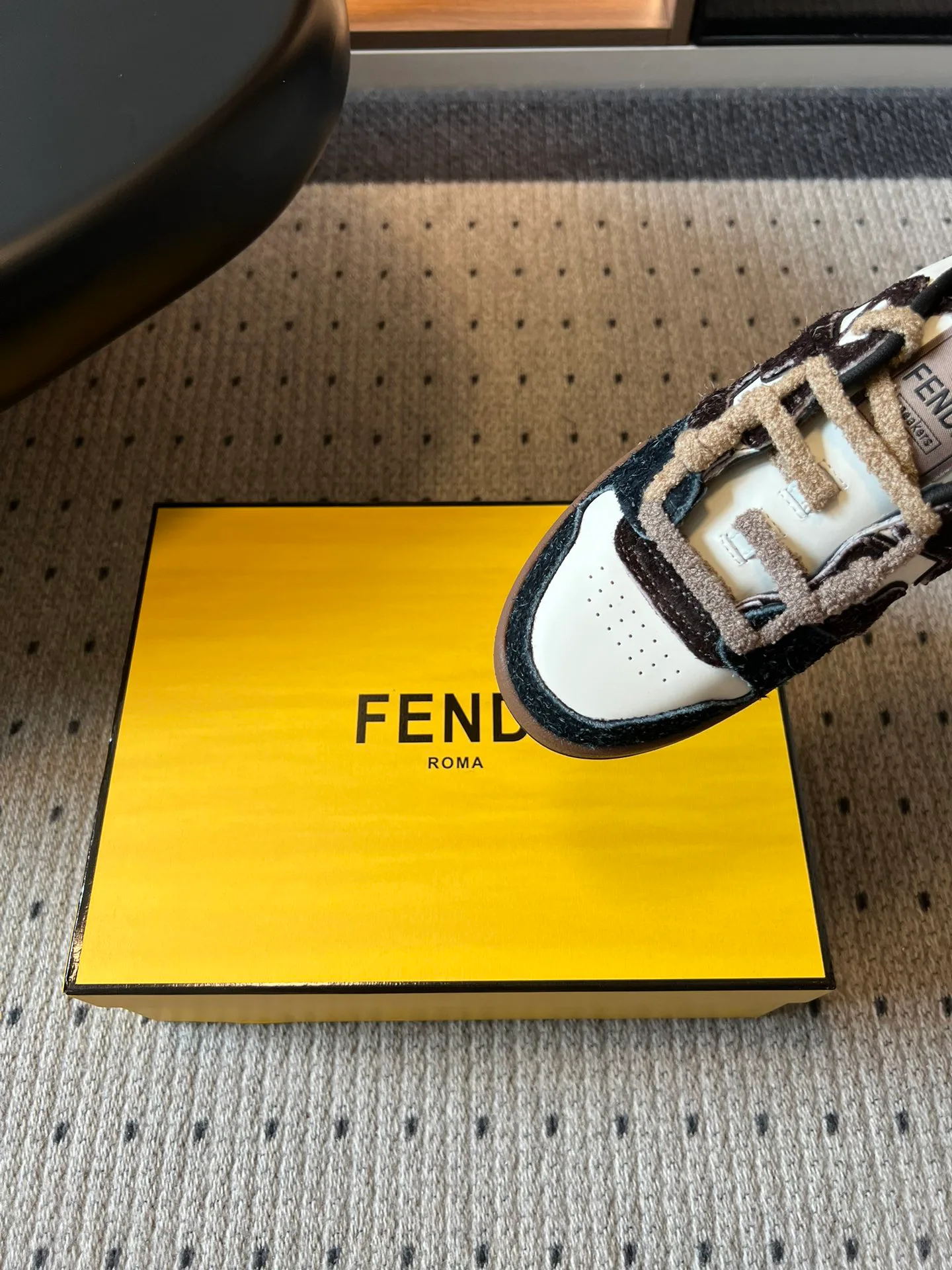 Кроссовки Женские Fendi 18497968