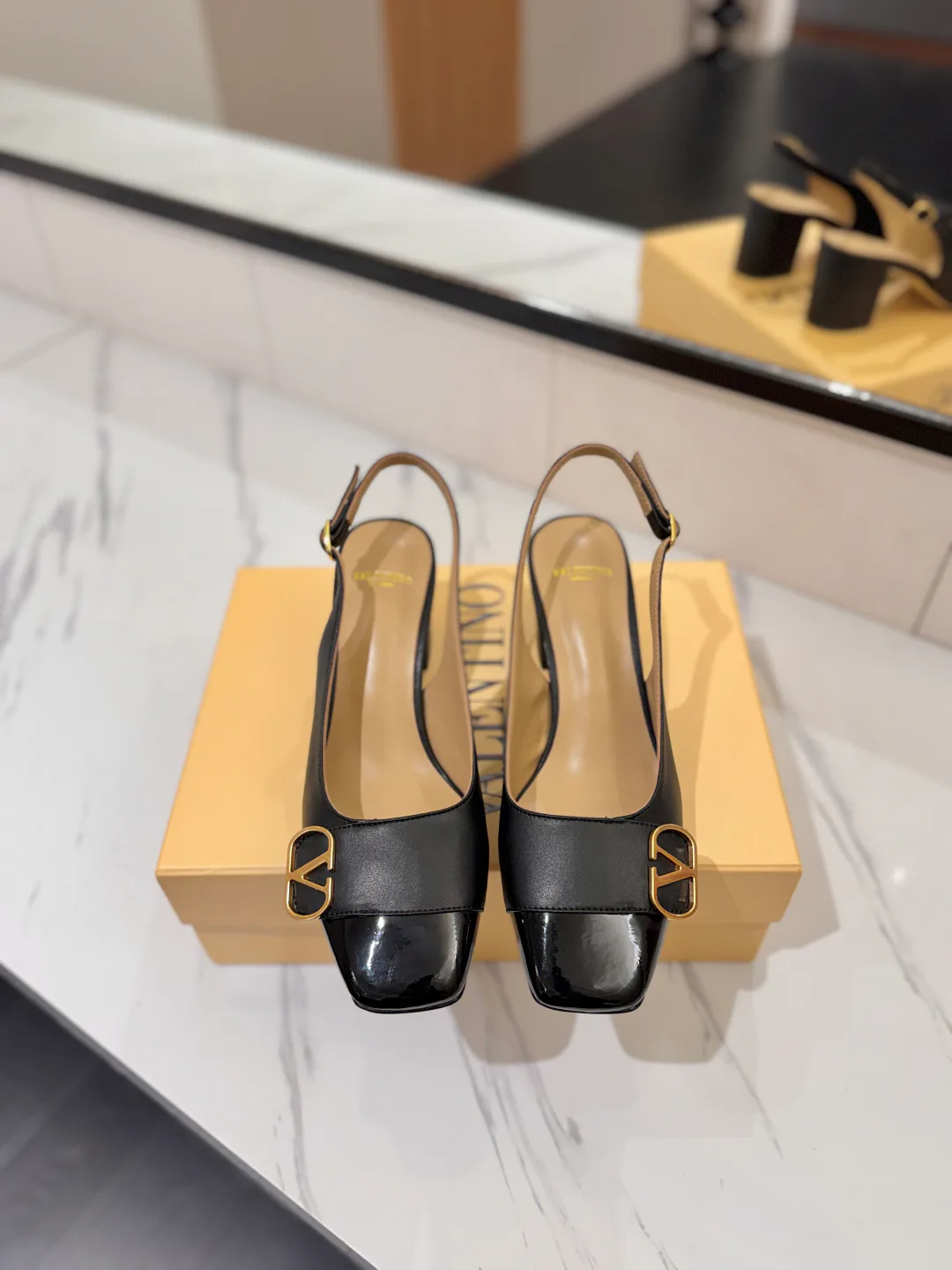 Босоножки Женские Valentino 18134906