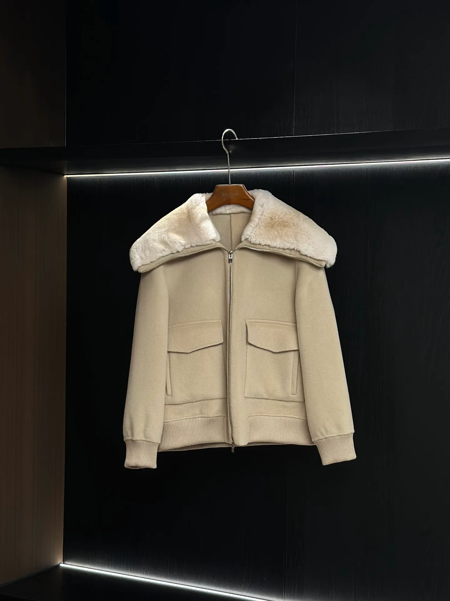 Куртки И Пуховики Женские Loro Piana 19438561