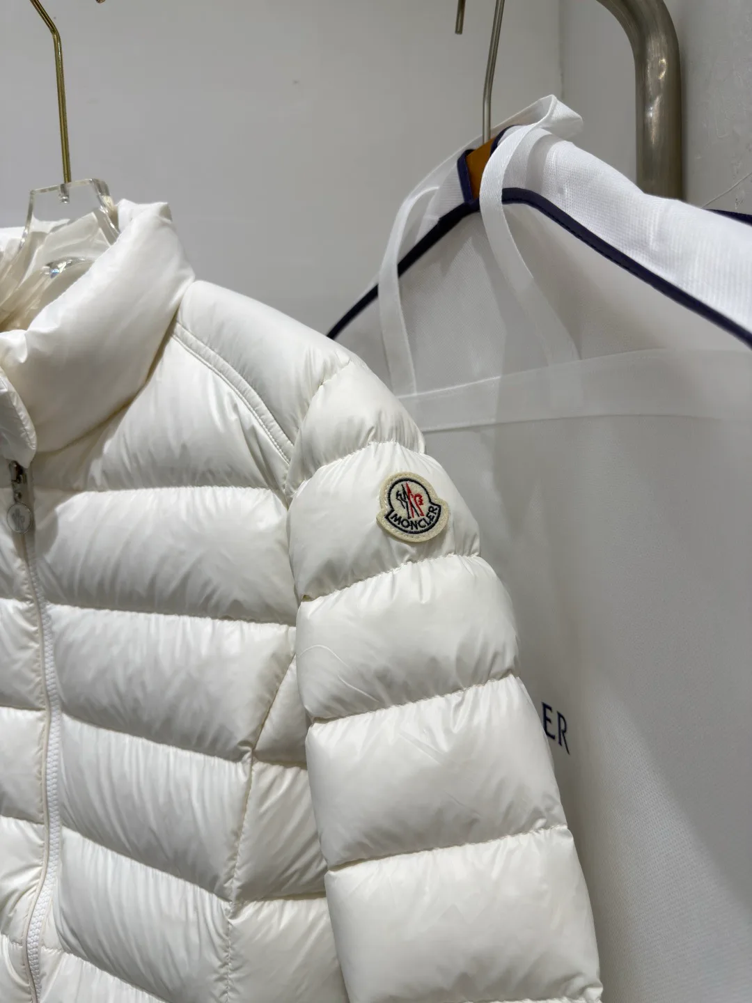 Куртки И Пуховики Женские Moncler 18690107