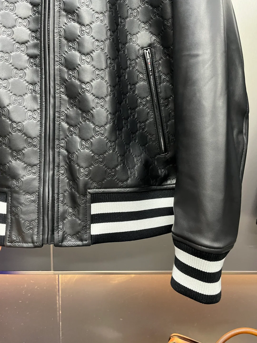 Кожаные Куртки И Дублёнки Мужские Gucci 444239