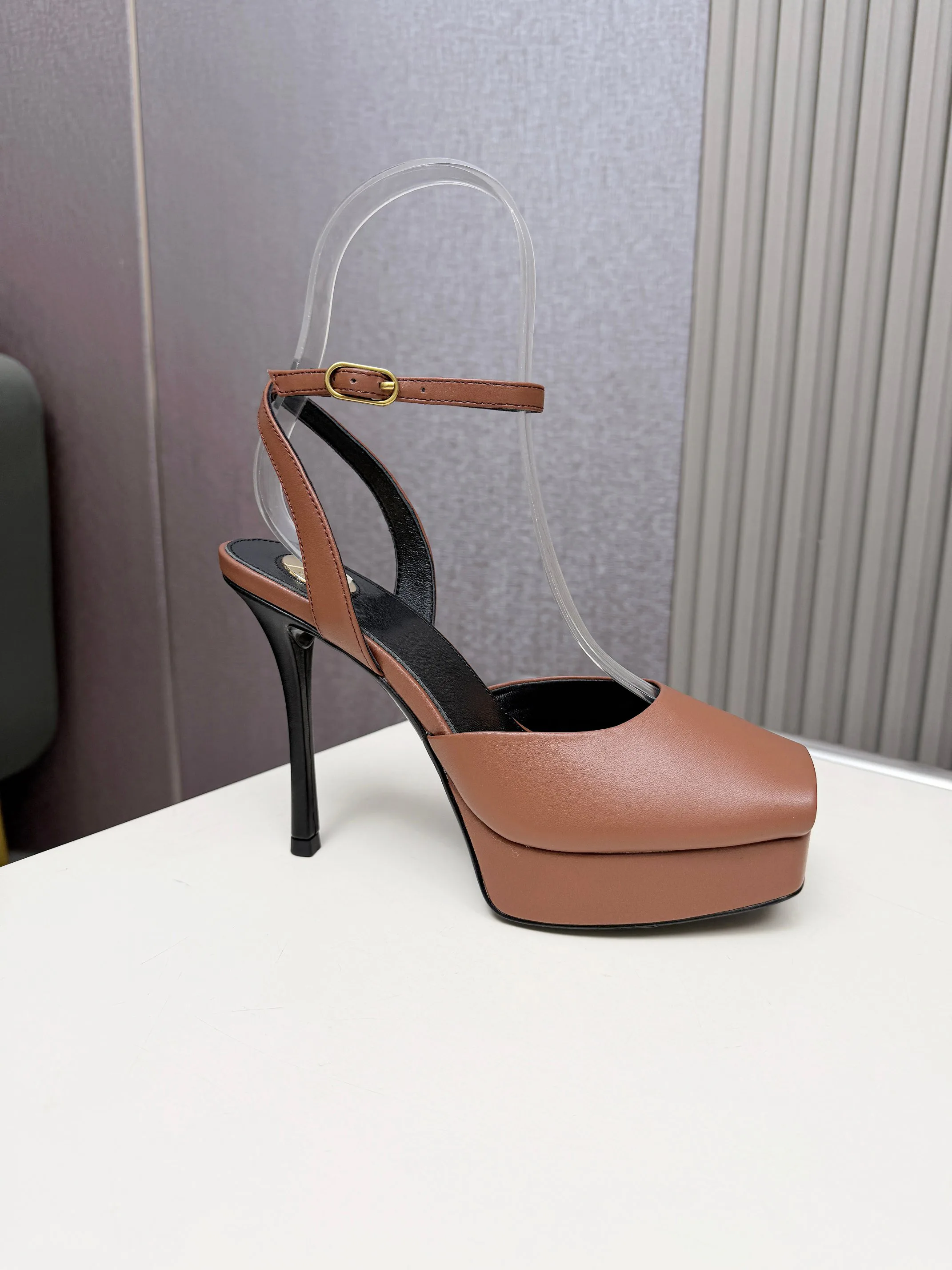 Босоножки Женские Saint Laurent 755718