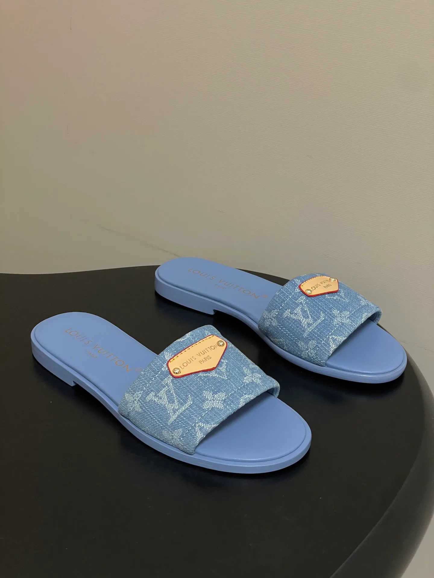 Шлепанцы Женские Louis Vuitton 3361694