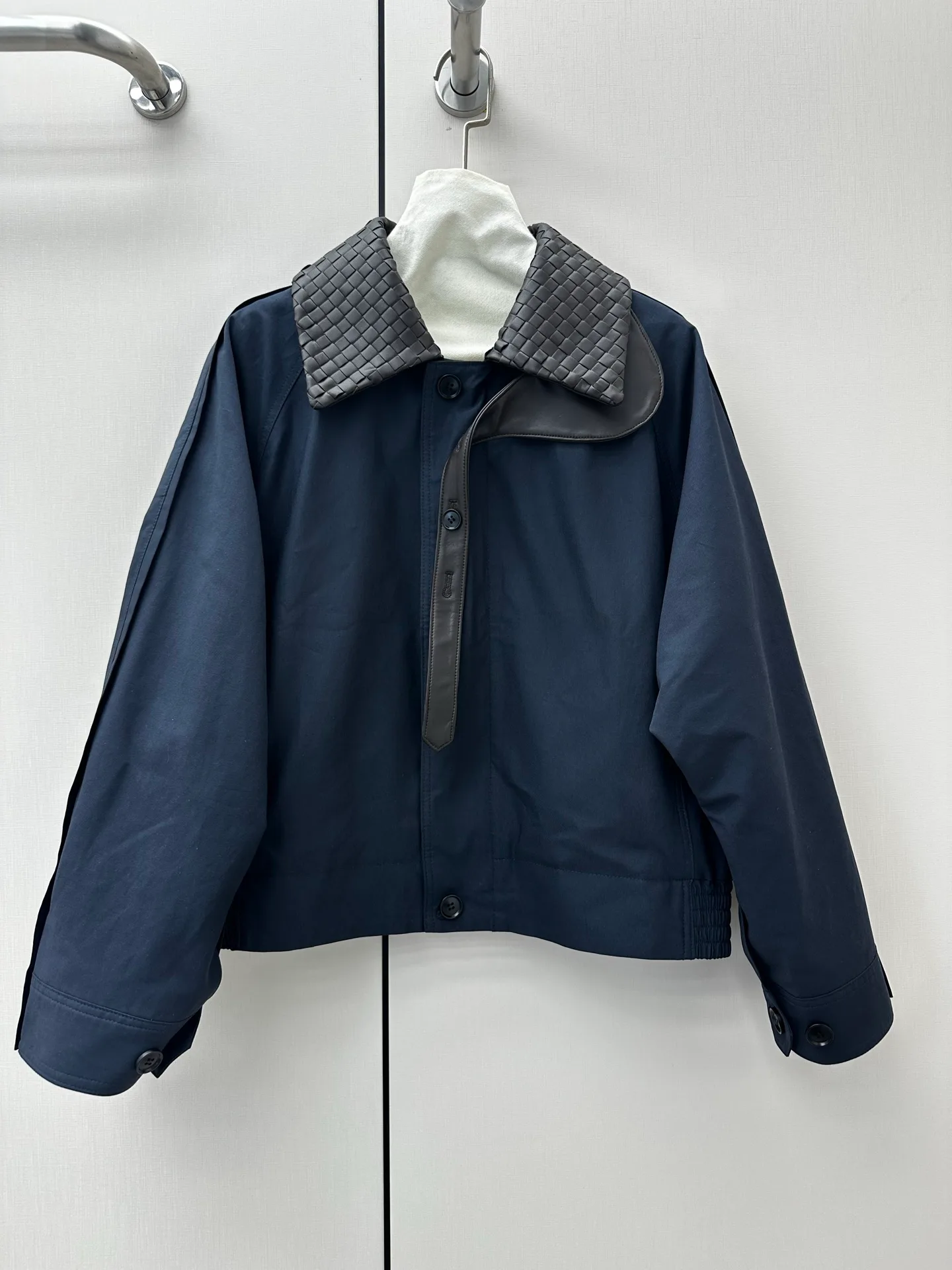 Кожаные Куртки И Дублёнки Женские Bottega Veneta 17417238